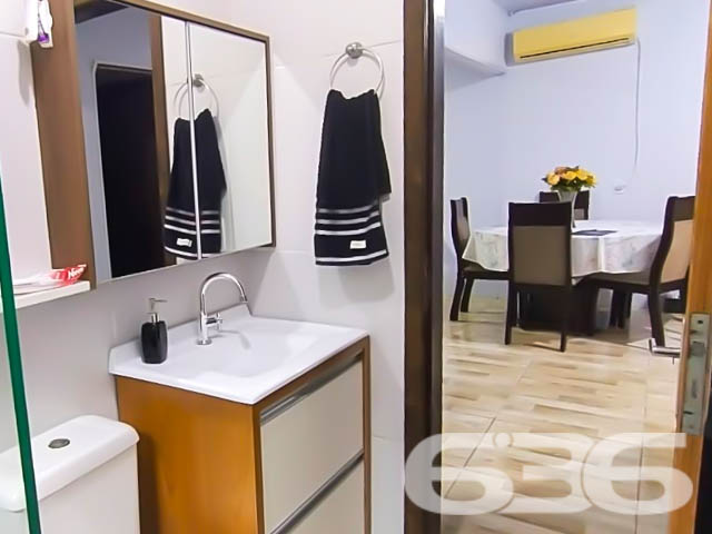 Uma residência que encanta, localizada no coração de Paranaguamirim
Descubra seu novo lar nesta residência térrea, idealmente situada no bairro de Paranaguamirim, em Joinville. Oferecendo um estilo de vida tranquilo e familiar, este imóvel de 106m² de área construída em um terreno plano de 240m² é uma oportunidade perfeita para quem busca conforto e praticidade.
Este imóvel destaca-se pelo seu ambiente acolhedor e prático, onde cada espaço foi pensado para o bem-estar dos seus moradores. A sala de estar é ampla e recebe boa iluminação natural, criando um ambiente perfeito para relaxar e entreter visitas. A cozinha, prática e funcional, vem equipada com móveis planejados de alta qualidade, oferecendo todo o necessário para o preparo de refeições e organização diária.
Os dois dormitórios são aconchegantes, ideais para um descanso tranquilo, e contam com a comodidade de ar-condicionado instalado, essencial para os dias mais quentes. O banheiro é moderno e possui um acabamento de excelente gosto. Além disso, a casa inclui uma área de serviço bem dimensionada, facilitando a organização das tarefas domésticas.
Uma das joias deste lar é a área externa com churrasqueira, perfeita para confraternizações e momentos de lazer com amigos e família. A garagem coberta assegura comodidade e segurança para seus veículos.
O imóvel proporciona uma atmosfera de tranquilidade, ao mesmo tempo que está próximo de vias de acesso, escolas, hospitais e serviços essenciais, tornando o dia a dia mais prático e dinâmico.
Este lar é perfeito para quem busca um ambiente tranquilo e acolhedor para crescer e criar memórias inesquecíveis. Animais de estimação? São bem-vindos, tornando este o lar ideal para todos os membros da família. Com acesso fácil à internet e localizado próximo a transportes públicos, este imóvel não só atende às suas necessidades, mas também antecipa seus desejos.
Na 636 Negócios Imobiliários, sabemos que a escolha de um lar vai além dos tijolos e do cimento; trata-se de construir sonhos e criar futuros. Permita-se encantar por este espaço que promete ser o cenário de muitos capítulos felizes de sua vida. Agende sua visita e venha conhecer o potencial completo desta residência!
636 NEGÓCIOS IMOBILIÁRIOS: A SUA MELHOR ESCOLHA
Com mais de 30 anos de experiência, a 636 Negócios Imobiliários é sua parceira ideal para encontrar o imóvel perfeito. Estamos prontos para ajudá-lo a fazer deste imóvel o seu novo lar.
Telefone: (47) 3451-0636
WhatsApp: (47) 99190-0636
Não perca esta oportunidade única. Visite nosso site para mais informações: i636.com.br