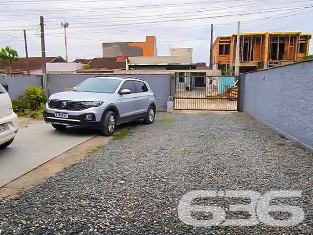 Uma residência que encanta, localizada no coração de Paranaguamirim
Descubra seu novo lar nesta residência térrea, idealmente situada no bairro de Paranaguamirim, em Joinville. Oferecendo um estilo de vida tranquilo e familiar, este imóvel de 106m² de área construída em um terreno plano de 240m² é uma oportunidade perfeita para quem busca conforto e praticidade.
Este imóvel destaca-se pelo seu ambiente acolhedor e prático, onde cada espaço foi pensado para o bem-estar dos seus moradores. A sala de estar é ampla e recebe boa iluminação natural, criando um ambiente perfeito para relaxar e entreter visitas. A cozinha, prática e funcional, vem equipada com móveis planejados de alta qualidade, oferecendo todo o necessário para o preparo de refeições e organização diária.
Os dois dormitórios são aconchegantes, ideais para um descanso tranquilo, e contam com a comodidade de ar-condicionado instalado, essencial para os dias mais quentes. O banheiro é moderno e possui um acabamento de excelente gosto. Além disso, a casa inclui uma área de serviço bem dimensionada, facilitando a organização das tarefas domésticas.
Uma das joias deste lar é a área externa com churrasqueira, perfeita para confraternizações e momentos de lazer com amigos e família. A garagem coberta assegura comodidade e segurança para seus veículos.
O imóvel proporciona uma atmosfera de tranquilidade, ao mesmo tempo que está próximo de vias de acesso, escolas, hospitais e serviços essenciais, tornando o dia a dia mais prático e dinâmico.
Este lar é perfeito para quem busca um ambiente tranquilo e acolhedor para crescer e criar memórias inesquecíveis. Animais de estimação? São bem-vindos, tornando este o lar ideal para todos os membros da família. Com acesso fácil à internet e localizado próximo a transportes públicos, este imóvel não só atende às suas necessidades, mas também antecipa seus desejos.
Na 636 Negócios Imobiliários, sabemos que a escolha de um lar vai além dos tijolos e do cimento; trata-se de construir sonhos e criar futuros. Permita-se encantar por este espaço que promete ser o cenário de muitos capítulos felizes de sua vida. Agende sua visita e venha conhecer o potencial completo desta residência!
636 NEGÓCIOS IMOBILIÁRIOS: A SUA MELHOR ESCOLHA
Com mais de 30 anos de experiência, a 636 Negócios Imobiliários é sua parceira ideal para encontrar o imóvel perfeito. Estamos prontos para ajudá-lo a fazer deste imóvel o seu novo lar.
Telefone: (47) 3451-0636
WhatsApp: (47) 99190-0636
Não perca esta oportunidade única. Visite nosso site para mais informações: i636.com.br