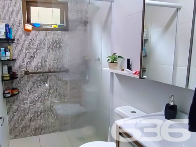 Uma residência que encanta, localizada no coração de Paranaguamirim
Descubra seu novo lar nesta residência térrea, idealmente situada no bairro de Paranaguamirim, em Joinville. Oferecendo um estilo de vida tranquilo e familiar, este imóvel de 106m² de área construída em um terreno plano de 240m² é uma oportunidade perfeita para quem busca conforto e praticidade.
Este imóvel destaca-se pelo seu ambiente acolhedor e prático, onde cada espaço foi pensado para o bem-estar dos seus moradores. A sala de estar é ampla e recebe boa iluminação natural, criando um ambiente perfeito para relaxar e entreter visitas. A cozinha, prática e funcional, vem equipada com móveis planejados de alta qualidade, oferecendo todo o necessário para o preparo de refeições e organização diária.
Os dois dormitórios são aconchegantes, ideais para um descanso tranquilo, e contam com a comodidade de ar-condicionado instalado, essencial para os dias mais quentes. O banheiro é moderno e possui um acabamento de excelente gosto. Além disso, a casa inclui uma área de serviço bem dimensionada, facilitando a organização das tarefas domésticas.
Uma das joias deste lar é a área externa com churrasqueira, perfeita para confraternizações e momentos de lazer com amigos e família. A garagem coberta assegura comodidade e segurança para seus veículos.
O imóvel proporciona uma atmosfera de tranquilidade, ao mesmo tempo que está próximo de vias de acesso, escolas, hospitais e serviços essenciais, tornando o dia a dia mais prático e dinâmico.
Este lar é perfeito para quem busca um ambiente tranquilo e acolhedor para crescer e criar memórias inesquecíveis. Animais de estimação? São bem-vindos, tornando este o lar ideal para todos os membros da família. Com acesso fácil à internet e localizado próximo a transportes públicos, este imóvel não só atende às suas necessidades, mas também antecipa seus desejos.
Na 636 Negócios Imobiliários, sabemos que a escolha de um lar vai além dos tijolos e do cimento; trata-se de construir sonhos e criar futuros. Permita-se encantar por este espaço que promete ser o cenário de muitos capítulos felizes de sua vida. Agende sua visita e venha conhecer o potencial completo desta residência!
636 NEGÓCIOS IMOBILIÁRIOS: A SUA MELHOR ESCOLHA
Com mais de 30 anos de experiência, a 636 Negócios Imobiliários é sua parceira ideal para encontrar o imóvel perfeito. Estamos prontos para ajudá-lo a fazer deste imóvel o seu novo lar.
Telefone: (47) 3451-0636
WhatsApp: (47) 99190-0636
Não perca esta oportunidade única. Visite nosso site para mais informações: i636.com.br