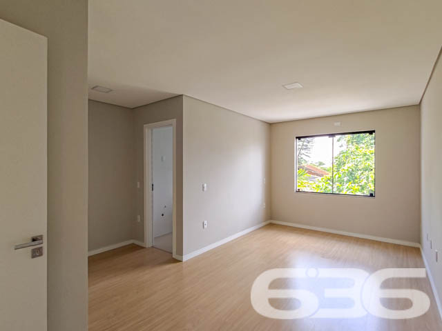Se você busca conforto, modernidade e uma localização privilegiada, este sobrado geminado é o imóvel ideal para sua família. Localizado no bairro Bom Retiro, em Joinville (SC), esse imóvel conta com uma estrutura contemporânea, que combina amplitude e excelente aproveitamento dos espaços. Estuda permuta.

Composição do imóvel: 

3 dormitórios
1 suíte, oferecendo espaço ideal para o descanso e privacidade
3 banheiros, que garantem comodidade para toda a família
Sala de estar e sala de jantar integradas, projetadas para receber amigos e familiares com conforto
Cozinha e copa conjugadas, criando um ambiente prático e acolhedor para as refeições do dia a dia
Lavabo prático para atender às visitas
Área de serviço separada, garantindo organização

Detalhes de Acabamento e Conforto:

Churrasqueira privativa, perfeita para momentos de lazer e celebrações.
Portão eletrônico, que oferece segurança e facilidade de acesso.
Ambientes iluminados e arejados: Janelas amplas que trazem luz natural e vistas agradáveis do entorno, como visto nas fotos. A luz que invade cada espaço destaca os acabamentos neutros e o piso em madeira, proporcionando um toque de sofisticação.

Localização Estratégica: Situado no bairro Bom Retiro, este sobrado oferece uma localização privilegiada. A poucos minutos de vias de acesso, transporte público e grandes centros comerciais, você terá toda a conveniência de estar próximo a serviços essenciais e lazer.

Se você procura um imóvel que ofereça um equilíbrio perfeito entre localização, conforto e modernidade, esta é a oportunidade que não pode deixar passar. Agende sua visita agora mesmo e venha se encantar com cada detalhe deste sobrado geminado que combina segurança, praticidade e um design pensado para o bem-estar da sua família!
 
636 NEGÓCIOS IMOBILIÁRIOS: A SUA MELHOR ESCOLHA
Com mais de 30 anos de experiência, a 636 Negócios Imobiliários é sua parceira ideal para encontrar o imóvel perfeito. Estamos prontos para ajudá-lo a fazer deste imóvel o seu novo lar.
 
Telefone: (47) 3451-0636
WhatsApp: (47) 99190-0636
 
Não perca esta oportunidade única. Visite nosso site para mais informações: i636.com.br
