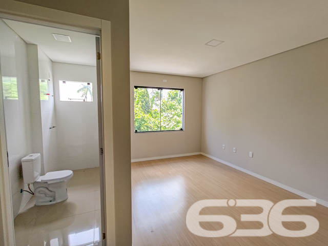 Se você busca conforto, modernidade e uma localização privilegiada, este sobrado geminado é o imóvel ideal para sua família. Localizado no bairro Bom Retiro, em Joinville (SC), esse imóvel conta com uma estrutura contemporânea, que combina amplitude e excelente aproveitamento dos espaços. Estuda permuta.

Composição do imóvel: 

3 dormitórios
1 suíte, oferecendo espaço ideal para o descanso e privacidade
3 banheiros, que garantem comodidade para toda a família
Sala de estar e sala de jantar integradas, projetadas para receber amigos e familiares com conforto
Cozinha e copa conjugadas, criando um ambiente prático e acolhedor para as refeições do dia a dia
Lavabo prático para atender às visitas
Área de serviço separada, garantindo organização

Detalhes de Acabamento e Conforto:

Churrasqueira privativa, perfeita para momentos de lazer e celebrações.
Portão eletrônico, que oferece segurança e facilidade de acesso.
Ambientes iluminados e arejados: Janelas amplas que trazem luz natural e vistas agradáveis do entorno, como visto nas fotos. A luz que invade cada espaço destaca os acabamentos neutros e o piso em madeira, proporcionando um toque de sofisticação.

Localização Estratégica: Situado no bairro Bom Retiro, este sobrado oferece uma localização privilegiada. A poucos minutos de vias de acesso, transporte público e grandes centros comerciais, você terá toda a conveniência de estar próximo a serviços essenciais e lazer.

Se você procura um imóvel que ofereça um equilíbrio perfeito entre localização, conforto e modernidade, esta é a oportunidade que não pode deixar passar. Agende sua visita agora mesmo e venha se encantar com cada detalhe deste sobrado geminado que combina segurança, praticidade e um design pensado para o bem-estar da sua família!
 
636 NEGÓCIOS IMOBILIÁRIOS: A SUA MELHOR ESCOLHA
Com mais de 30 anos de experiência, a 636 Negócios Imobiliários é sua parceira ideal para encontrar o imóvel perfeito. Estamos prontos para ajudá-lo a fazer deste imóvel o seu novo lar.
 
Telefone: (47) 3451-0636
WhatsApp: (47) 99190-0636
 
Não perca esta oportunidade única. Visite nosso site para mais informações: i636.com.br
