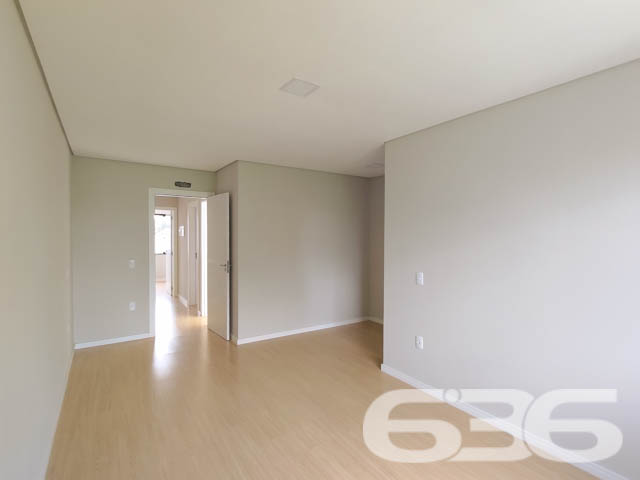 Se você busca conforto, modernidade e uma localização privilegiada, este sobrado geminado é o imóvel ideal para sua família. Localizado no bairro Bom Retiro, em Joinville (SC), esse imóvel conta com uma estrutura contemporânea, que combina amplitude e excelente aproveitamento dos espaços. Estuda permuta.

Composição do imóvel: 

3 dormitórios
1 suíte, oferecendo espaço ideal para o descanso e privacidade
3 banheiros, que garantem comodidade para toda a família
Sala de estar e sala de jantar integradas, projetadas para receber amigos e familiares com conforto
Cozinha e copa conjugadas, criando um ambiente prático e acolhedor para as refeições do dia a dia
Lavabo prático para atender às visitas
Área de serviço separada, garantindo organização

Detalhes de Acabamento e Conforto:

Churrasqueira privativa, perfeita para momentos de lazer e celebrações.
Portão eletrônico, que oferece segurança e facilidade de acesso.
Ambientes iluminados e arejados: Janelas amplas que trazem luz natural e vistas agradáveis do entorno, como visto nas fotos. A luz que invade cada espaço destaca os acabamentos neutros e o piso em madeira, proporcionando um toque de sofisticação.

Localização Estratégica: Situado no bairro Bom Retiro, este sobrado oferece uma localização privilegiada. A poucos minutos de vias de acesso, transporte público e grandes centros comerciais, você terá toda a conveniência de estar próximo a serviços essenciais e lazer.

Se você procura um imóvel que ofereça um equilíbrio perfeito entre localização, conforto e modernidade, esta é a oportunidade que não pode deixar passar. Agende sua visita agora mesmo e venha se encantar com cada detalhe deste sobrado geminado que combina segurança, praticidade e um design pensado para o bem-estar da sua família!
 
636 NEGÓCIOS IMOBILIÁRIOS: A SUA MELHOR ESCOLHA
Com mais de 30 anos de experiência, a 636 Negócios Imobiliários é sua parceira ideal para encontrar o imóvel perfeito. Estamos prontos para ajudá-lo a fazer deste imóvel o seu novo lar.
 
Telefone: (47) 3451-0636
WhatsApp: (47) 99190-0636
 
Não perca esta oportunidade única. Visite nosso site para mais informações: i636.com.br
