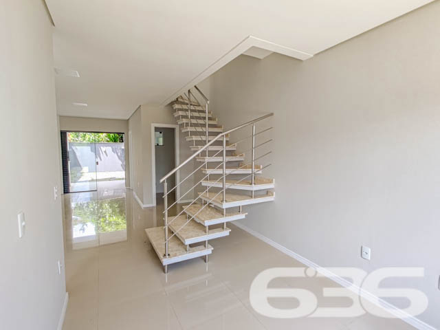 Se você busca conforto, modernidade e uma localização privilegiada, este sobrado geminado é o imóvel ideal para sua família. Localizado no bairro Bom Retiro, em Joinville (SC), esse imóvel conta com uma estrutura contemporânea, que combina amplitude e excelente aproveitamento dos espaços. Estuda permuta.

Composição do imóvel: 

3 dormitórios
1 suíte, oferecendo espaço ideal para o descanso e privacidade
3 banheiros, que garantem comodidade para toda a família
Sala de estar e sala de jantar integradas, projetadas para receber amigos e familiares com conforto
Cozinha e copa conjugadas, criando um ambiente prático e acolhedor para as refeições do dia a dia
Lavabo prático para atender às visitas
Área de serviço separada, garantindo organização

Detalhes de Acabamento e Conforto:

Churrasqueira privativa, perfeita para momentos de lazer e celebrações.
Portão eletrônico, que oferece segurança e facilidade de acesso.
Ambientes iluminados e arejados: Janelas amplas que trazem luz natural e vistas agradáveis do entorno, como visto nas fotos. A luz que invade cada espaço destaca os acabamentos neutros e o piso em madeira, proporcionando um toque de sofisticação.

Localização Estratégica: Situado no bairro Bom Retiro, este sobrado oferece uma localização privilegiada. A poucos minutos de vias de acesso, transporte público e grandes centros comerciais, você terá toda a conveniência de estar próximo a serviços essenciais e lazer.

Se você procura um imóvel que ofereça um equilíbrio perfeito entre localização, conforto e modernidade, esta é a oportunidade que não pode deixar passar. Agende sua visita agora mesmo e venha se encantar com cada detalhe deste sobrado geminado que combina segurança, praticidade e um design pensado para o bem-estar da sua família!
 
636 NEGÓCIOS IMOBILIÁRIOS: A SUA MELHOR ESCOLHA
Com mais de 30 anos de experiência, a 636 Negócios Imobiliários é sua parceira ideal para encontrar o imóvel perfeito. Estamos prontos para ajudá-lo a fazer deste imóvel o seu novo lar.
 
Telefone: (47) 3451-0636
WhatsApp: (47) 99190-0636
 
Não perca esta oportunidade única. Visite nosso site para mais informações: i636.com.br
