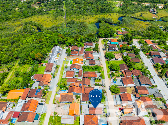 Descubra seu novo lar em Balneário Barra do Sul, uma residência térrea de padrão que combina conforto, conveniência e beleza. Esta casa conta com 60m² de área construída em um terreno de 300m², proporcionando maior privacidade e espaço. A localização, no tranquilo bairro de Pinheiros, oferece uma atmosfera de tranquilidade sem abrir mão da conveniência, estando próxima de vias de acesso, transporte público e serviços essenciais.
Ao entrar na propriedade, você será recebido por uma sala de estar espaçosa e bem iluminada, perfeita para relaxar ou receber visitas. A cozinha é ampla, com sala de jantar integrada, ideal para preparar e desfrutar de refeições em família. Os armários planejados oferecem praticidade e organização ao ambiente. A residência conta ainda com dois confortáveis dormitórios, garantindo privacidade e conforto para todos os moradores.
Para os momentos de lazer, a propriedade dispõe de uma área de festas com churrasqueira coberta, perfeita para confraternizações ou um relaxante fim de tarde. O jardim e as áreas externas são amplas, oferecendo espaço suficiente para pets ou atividades ao ar livre. Além disso, a garagem coberta assegura proteção para seus veículos.
Esta casa é totalmente murada e cercada com grades, proporcionando segurança e tranquilidade.
Se você procura uma residência que une a praticidade da vida moderna com o conforto e a tranquilidade, esta é a oportunidade ideal. Venha conhecer seu novo lar em Balneário Barra do Sul, uma cidade que oferece qualidade de vida e um ambiente acolhedor para você e sua família. A 636 Negócios Imobiliários, com mais de 30 anos de experiência no mercado imobiliário, está pronta para lhe auxiliar na realização desse sonho com excelência e segurança jurídica. Entre em contato e agende sua visita. Descubra mais sobre essa oportunidade única de viver bem!
636 NEGÓCIOS IMOBILIÁRIOS: A SUA MELHOR ESCOLHA
Com mais de 30 anos de experiência, a 636 Negócios Imobiliários é sua parceira ideal para encontrar o imóvel perfeito. Estamos prontos para ajudá-lo a fazer deste imóvel o seu novo lar.
Telefone: (47) 3451-0636
WhatsApp: (47) 99190-0636
Não perca esta oportunidade única. Visite nosso site para mais informações: i636.com.br