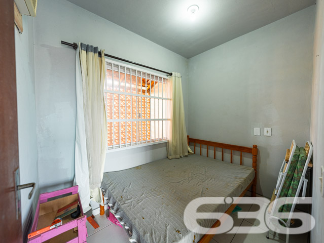 Descubra o encanto de morar bem em Balneário Barra do Sul com este sofisticado sobrado geminado, uma residência que une conforto e estilo em um dos cenários mais desejados de Santa Catarina. Situado no Centro, essa propriedade é ideal para quem busca qualidade de vida perto da natureza, sem abrir mão da conveniência de estar próximo a serviços essenciais.

O imóvel se destaca pela modernidade e pela ótima distribuição de seus 52,54 m² de área construída. A residência é composta por dois aconchegantes dormitórios, dois banheiros completos e uma sala de estar que se integra harmoniosamente à copa e à cozinha, espaço perfeito para momentos em família. A cozinha já está equipada com móveis planejados de excelente qualidade, garantindo praticidade no dia a dia.

Uma das joias deste imóvel é a sacada com vista para as paisagens do bairro, onde o clima é sempre convidativo. Além disso, a churrasqueira instalada é um convite para desfrutar de momentos especiais com amigos e família.

A região é bem servida de transporte público, escolas, hospitais e diversos serviços públicos essenciais, além de estar a uma distância conveniente de praias encantadoras.

Este sobrado não é apenas uma residência, mas um lar que oferece a tranquilidade de um ambiente seguro e a comodidade de ter tudo o que você precisa por perto. Com permissão para animais, é o espaço ideal para toda a família. A internet já instalada garante que tanto o lazer quanto o trabalho remoto sejam sempre facilitados.

A 636 Negócios Imobiliários tem o prazer de apresentar este imóvel, que reflete todo o compromisso e expertise de mais de 30 anos no mercado imobiliário. Investir em um imóvel conosco é garantia de fazer um excelente negócio com segurança jurídica e técnica. Não perca a oportunidade de conhecer sua nova casa em Balneário Barra do Sul. Aguardamos seu contato para uma visita que irá encantar.
 
636 NEGÓCIOS IMOBILIÁRIOS: A SUA MELHOR ESCOLHA
Com mais de 30 anos de experiência, a 636 Negócios Imobiliários é sua parceira ideal para encontrar o imóvel perfeito. Estamos prontos para ajudá-lo a fazer deste imóvel o seu novo lar.
 
Telefone: (47) 3451-0636
WhatsApp: (47) 99190-0636
 
Não perca esta oportunidade única. Visite nosso site para mais informações: i636.com.br
