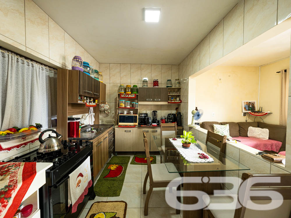 Descubra o prazer de viver em um ambiente tranquilo e aconchegante, perfeito para sua família! Localizada em Araquari, no bairro Itinga, esta residência padrão térreo oferece 70 m² de área construída em um terreno plano de 250 m², perfeitamente distribuído para garantir conforto e praticidade.
Com uma estrutura robusta de laje, a casa dispõe de dois dormitórios arejados, uma sala de estar acolhedora para momentos em família e uma copa e cozinha conjugadas, ideal para quem adora cozinhar enquanto interage com visitas. A propriedade também conta com uma ampla garagem coberta e espaço para mais veículos no terreno, além de um encantador espaço com churrasqueira para desfrutar de momentos especiais.
A localização é um verdadeiro privilégio: o imóvel está próximo à um corredor comercial repleto de conveniências como farmácia, padaria, material de construção, dois CEIs e colégio.
O imóvel não é apenas uma casa, é um lar esperando por você. Um espaço onde cada canto foi pensado para proporcionar segurança e comodidade, com acesso pavimentado e uma área do terreno que garante privacidade.
Imagine-se vivendo neste refúgio tranquilo, com todas as facilidades urbanas ao seu alcance, mas com a paz e a privacidade que só este imóvel em Araquari pode oferecer. Venha conhecer e se apaixonar por este lugar que pode ser o próximo capítulo na história de sua família. A 636 Negócios Imobiliários está à disposição para tornar seu sonho realidade com a excelência e a segurança que mais de 30 anos de experiência no mercado podem garantir.
636 NEGÓCIOS IMOBILIÁRIOS: A SUA MELHOR ESCOLHA
Com mais de 30 anos de experiência, a 636 Negócios Imobiliários é sua parceira ideal para encontrar o imóvel perfeito. Estamos prontos para ajudá-lo a fazer deste imóvel o seu novo lar.
Telefone: (47) 3451-0636
WhatsApp: (47) 99190-0636
Não perca esta oportunidade única. Visite nosso site para mais informações: i636.com.br
