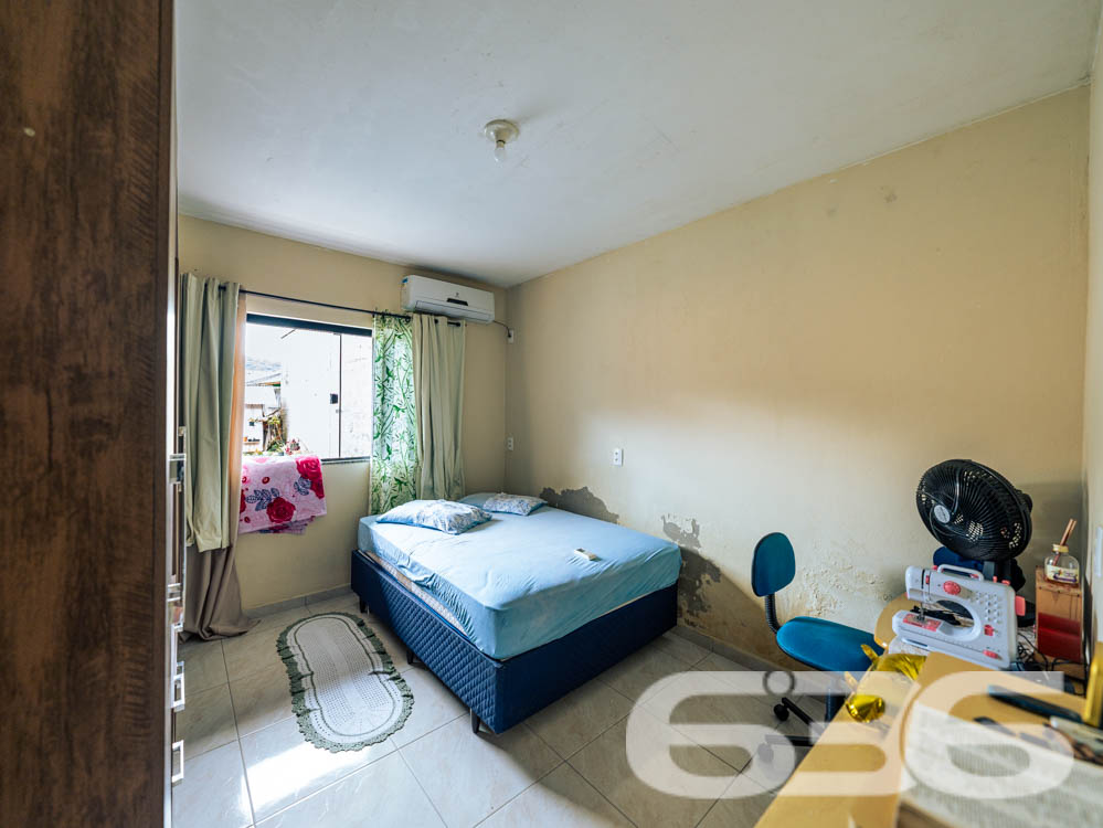 Descubra o prazer de viver em um ambiente tranquilo e aconchegante, perfeito para sua família! Localizada em Araquari, no bairro Itinga, esta residência padrão térreo oferece 70 m² de área construída em um terreno plano de 250 m², perfeitamente distribuído para garantir conforto e praticidade.
Com uma estrutura robusta de laje, a casa dispõe de dois dormitórios arejados, uma sala de estar acolhedora para momentos em família e uma copa e cozinha conjugadas, ideal para quem adora cozinhar enquanto interage com visitas. A propriedade também conta com uma ampla garagem coberta e espaço para mais veículos no terreno, além de um encantador espaço com churrasqueira para desfrutar de momentos especiais.
A localização é um verdadeiro privilégio: o imóvel está próximo à um corredor comercial repleto de conveniências como farmácia, padaria, material de construção, dois CEIs e colégio.
O imóvel não é apenas uma casa, é um lar esperando por você. Um espaço onde cada canto foi pensado para proporcionar segurança e comodidade, com acesso pavimentado e uma área do terreno que garante privacidade.
Imagine-se vivendo neste refúgio tranquilo, com todas as facilidades urbanas ao seu alcance, mas com a paz e a privacidade que só este imóvel em Araquari pode oferecer. Venha conhecer e se apaixonar por este lugar que pode ser o próximo capítulo na história de sua família. A 636 Negócios Imobiliários está à disposição para tornar seu sonho realidade com a excelência e a segurança que mais de 30 anos de experiência no mercado podem garantir.
636 NEGÓCIOS IMOBILIÁRIOS: A SUA MELHOR ESCOLHA
Com mais de 30 anos de experiência, a 636 Negócios Imobiliários é sua parceira ideal para encontrar o imóvel perfeito. Estamos prontos para ajudá-lo a fazer deste imóvel o seu novo lar.
Telefone: (47) 3451-0636
WhatsApp: (47) 99190-0636
Não perca esta oportunidade única. Visite nosso site para mais informações: i636.com.br