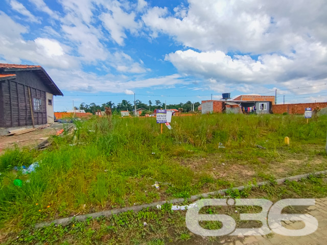 Apresentamos uma excelente oportunidade de investimento em Araquari, SC: um terreno, perfeito para construção residencial ou comercial. Este lote oferece acesso fácil e rápido ao centro da cidade e a diversas comodidades, graças à rua pavimentada em que se encontra. Analisa veículo até R$70.000,00 como parte do pagamento.


Acesso: Rua pavimentada que garante facilidade no trânsito e na manutenção.
Este terreno representa uma oportunidade única para construtores e investidores, dada a sua localização estratégica e características ideais. O terreno está situado em uma área em crescimento, prometendo valorização a médio e longo prazo. A região conta com infraestrutura em desenvolvimento, incluindo serviços públicos e comércio local, o que aumenta o potencial de valorização do imóvel.

Além disso, a face oeste do terreno permite aproveitar o pôr do sol, garantindo uma vista espetacular e um ambiente acolhedor, perfeito para residências familiares ou estabelecimentos comerciais que desejam oferecer um diferencial.

Este é o momento ideal para investir, dada a crescente demanda por imóveis na região de Araquari e a expansão urbana prevista para os próximos anos.

Para mais informações e detalhes sobre como você pode maximizar seu retorno sobre este investimento, entre em contato com a 636 Negócios Imobiliários. 

Com mais de 30 anos de experiência, a 636 Negócios Imobiliários é reconhecida por sua excelência em proporcionar oportunidades únicas de investimento e desenvolvimento imobiliário. Não perca a chance de ser parte do crescimento de Araquari. Invista seguro, invista com a 636.
 
636 NEGÓCIOS IMOBILIÁRIOS: A SUA MELHOR ESCOLHA
Com mais de 30 anos de experiência, a 636 Negócios Imobiliários é sua parceira ideal para encontrar o imóvel perfeito. Estamos prontos para ajudá-lo a fazer deste imóvel o seu novo lar.
 
Telefone: (47) 3451-0636
WhatsApp: (47) 99190-0636
 
Não perca esta oportunidade única. Visite nosso site para mais informações: i636.com.br