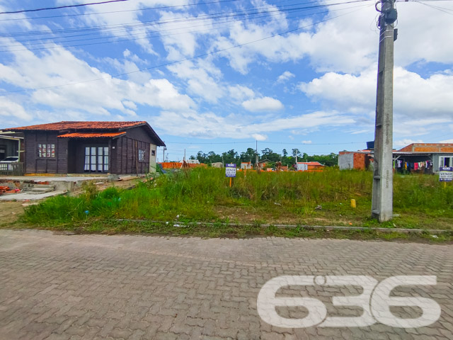 Apresentamos uma excelente oportunidade de investimento em Araquari, SC: um terreno, perfeito para construção residencial ou comercial. Este lote oferece acesso fácil e rápido ao centro da cidade e a diversas comodidades, graças à rua pavimentada em que se encontra. Analisa veículo até R$70.000,00 como parte do pagamento.


Acesso: Rua pavimentada que garante facilidade no trânsito e na manutenção.
Este terreno representa uma oportunidade única para construtores e investidores, dada a sua localização estratégica e características ideais. O terreno está situado em uma área em crescimento, prometendo valorização a médio e longo prazo. A região conta com infraestrutura em desenvolvimento, incluindo serviços públicos e comércio local, o que aumenta o potencial de valorização do imóvel.

Além disso, a face oeste do terreno permite aproveitar o pôr do sol, garantindo uma vista espetacular e um ambiente acolhedor, perfeito para residências familiares ou estabelecimentos comerciais que desejam oferecer um diferencial.

Este é o momento ideal para investir, dada a crescente demanda por imóveis na região de Araquari e a expansão urbana prevista para os próximos anos.

Para mais informações e detalhes sobre como você pode maximizar seu retorno sobre este investimento, entre em contato com a 636 Negócios Imobiliários. 

Com mais de 30 anos de experiência, a 636 Negócios Imobiliários é reconhecida por sua excelência em proporcionar oportunidades únicas de investimento e desenvolvimento imobiliário. Não perca a chance de ser parte do crescimento de Araquari. Invista seguro, invista com a 636.
 
636 NEGÓCIOS IMOBILIÁRIOS: A SUA MELHOR ESCOLHA
Com mais de 30 anos de experiência, a 636 Negócios Imobiliários é sua parceira ideal para encontrar o imóvel perfeito. Estamos prontos para ajudá-lo a fazer deste imóvel o seu novo lar.
 
Telefone: (47) 3451-0636
WhatsApp: (47) 99190-0636
 
Não perca esta oportunidade única. Visite nosso site para mais informações: i636.com.br