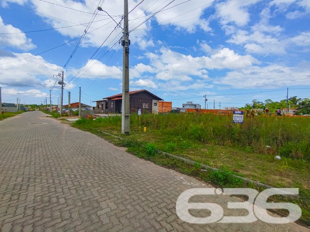 Apresentamos uma excelente oportunidade de investimento em Araquari, SC: um terreno, perfeito para construção residencial ou comercial. Este lote oferece acesso fácil e rápido ao centro da cidade e a diversas comodidades, graças à rua pavimentada em que se encontra. Analisa veículo até R$70.000,00 como parte do pagamento.


Acesso: Rua pavimentada que garante facilidade no trânsito e na manutenção.
Este terreno representa uma oportunidade única para construtores e investidores, dada a sua localização estratégica e características ideais. O terreno está situado em uma área em crescimento, prometendo valorização a médio e longo prazo. A região conta com infraestrutura em desenvolvimento, incluindo serviços públicos e comércio local, o que aumenta o potencial de valorização do imóvel.

Além disso, a face oeste do terreno permite aproveitar o pôr do sol, garantindo uma vista espetacular e um ambiente acolhedor, perfeito para residências familiares ou estabelecimentos comerciais que desejam oferecer um diferencial.

Este é o momento ideal para investir, dada a crescente demanda por imóveis na região de Araquari e a expansão urbana prevista para os próximos anos.

Para mais informações e detalhes sobre como você pode maximizar seu retorno sobre este investimento, entre em contato com a 636 Negócios Imobiliários. 

Com mais de 30 anos de experiência, a 636 Negócios Imobiliários é reconhecida por sua excelência em proporcionar oportunidades únicas de investimento e desenvolvimento imobiliário. Não perca a chance de ser parte do crescimento de Araquari. Invista seguro, invista com a 636.
 
636 NEGÓCIOS IMOBILIÁRIOS: A SUA MELHOR ESCOLHA
Com mais de 30 anos de experiência, a 636 Negócios Imobiliários é sua parceira ideal para encontrar o imóvel perfeito. Estamos prontos para ajudá-lo a fazer deste imóvel o seu novo lar.
 
Telefone: (47) 3451-0636
WhatsApp: (47) 99190-0636
 
Não perca esta oportunidade única. Visite nosso site para mais informações: i636.com.br