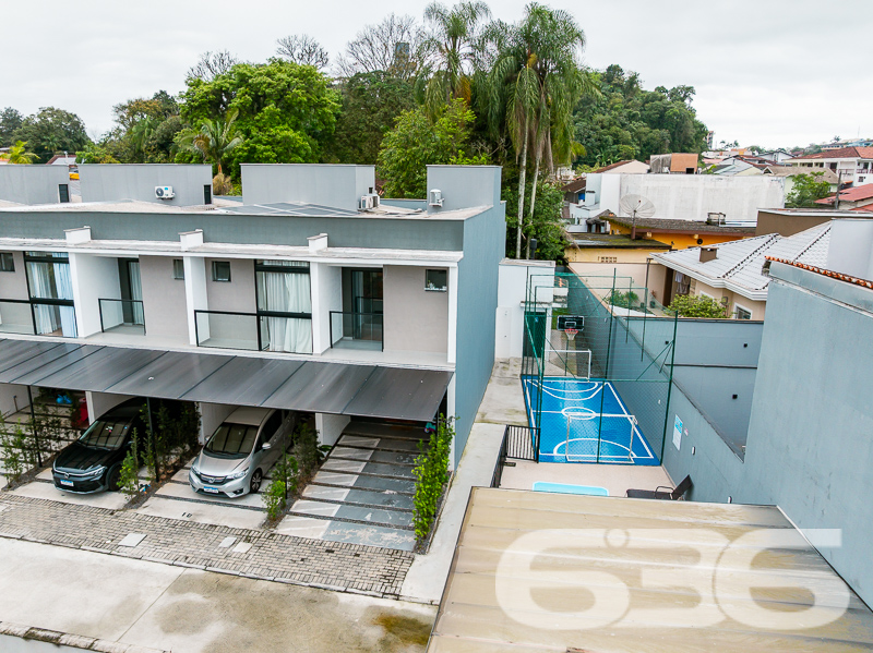 Sobrado à venda no Floresta, Joinville | 3 quartos