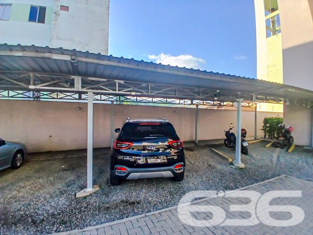 Apresentamos um apartamento excepcional no coração de Joinville, situado no bairro Aventureiro, uma localização privilegiada que une tranquilidade e acessibilidade. Este imóvel de 62,14 m² é uma combinação perfeita de estilo e funcionalidade, projetado para proporcionar conforto e qualidade de vida.
Ao entrar no apartamento, você será recebido por uma sala de estar espaçosa. A cozinha estilo americano, integrada à sala, é moderna e prática, equipada com móveis planejados de alta qualidade e uma área de serviço adjacente bem dimensionada, oferecendo conveniência e eficiência no dia a dia.
O imóvel possui uma suíte aconchegante com sacada, um cenário perfeito para relaxar após um dia agitado. Adicionalmente, conta com um dormitório adicional e dois banheiros completos, ambos com ventilação natural, garantindo um ambiente fresco e arejado.
A área externa do edifício inclui uma garagem coberta, proporcionando segurança e proteção para o seu veículo. O apartamento também está equipado com recursos de segurança como portão eletrônico, interfone, cerca elétrica e vigilância eletrônica, assegurando um ambiente seguro e tranquilo para você e sua família.
Localizado em uma esquina com rua pavimentada, este apartamento não apenas oferece uma vista privilegiada, mas também facilidade de acesso a vias principais, transporte público, shopping centers, escolas e outros serviços essenciais, fazendo dele o lugar ideal para quem busca conveniência e qualidade de vida.
Para aqueles que valorizam o lazer e o convívio social, o apartamento dispõe de uma sacada com churrasqueira, ideal para momentos de descontração com amigos e família. Além disso, o imóvel é pet-friendly, permitindo que seus animais de estimação também desfrutem deste lar acolhedor.
Este imóvel representa uma excelente oportunidade para quem busca um lar moderno, seguro e bem localizado em Joinville. Invista em sua qualidade de vida com este apartamento impecável, que combina conforto, segurança e a beleza de viver bem. Visite e surpreenda-se com tudo o que este lugar tem a oferecer!
636 NEGÓCIOS IMOBILIÁRIOS: A SUA MELHOR ESCOLHA
Com mais de 30 anos de experiência, a 636 Negócios Imobiliários é sua parceira ideal para encontrar o imóvel perfeito. Estamos prontos para ajudá-lo a fazer deste imóvel o seu novo lar.
Telefone: (47) 3451-0636
WhatsApp: (47) 99190-0636
Não perca esta oportunidade única. Visite nosso site para mais informações: i636.com.br