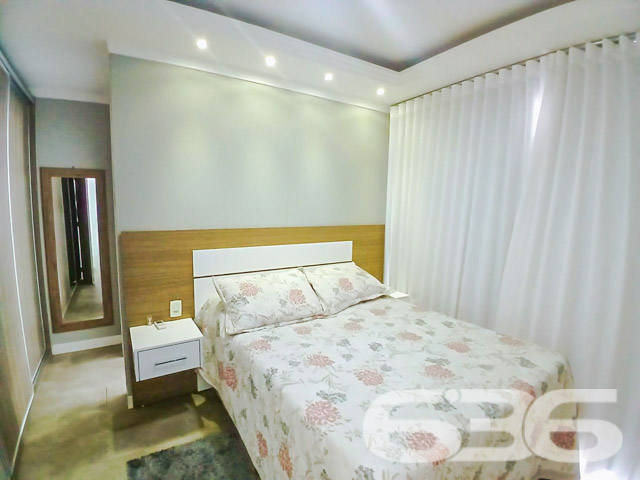 Apresentamos um apartamento excepcional no coração de Joinville, situado no bairro Aventureiro, uma localização privilegiada que une tranquilidade e acessibilidade. Este imóvel de 62,14 m² é uma combinação perfeita de estilo e funcionalidade, projetado para proporcionar conforto e qualidade de vida.
Ao entrar no apartamento, você será recebido por uma sala de estar espaçosa. A cozinha estilo americano, integrada à sala, é moderna e prática, equipada com móveis planejados de alta qualidade e uma área de serviço adjacente bem dimensionada, oferecendo conveniência e eficiência no dia a dia.
O imóvel possui uma suíte aconchegante com sacada, um cenário perfeito para relaxar após um dia agitado. Adicionalmente, conta com um dormitório adicional e dois banheiros completos, ambos com ventilação natural, garantindo um ambiente fresco e arejado.
A área externa do edifício inclui uma garagem coberta, proporcionando segurança e proteção para o seu veículo. O apartamento também está equipado com recursos de segurança como portão eletrônico, interfone, cerca elétrica e vigilância eletrônica, assegurando um ambiente seguro e tranquilo para você e sua família.
Localizado em uma esquina com rua pavimentada, este apartamento não apenas oferece uma vista privilegiada, mas também facilidade de acesso a vias principais, transporte público, shopping centers, escolas e outros serviços essenciais, fazendo dele o lugar ideal para quem busca conveniência e qualidade de vida.
Para aqueles que valorizam o lazer e o convívio social, o apartamento dispõe de uma sacada com churrasqueira, ideal para momentos de descontração com amigos e família. Além disso, o imóvel é pet-friendly, permitindo que seus animais de estimação também desfrutem deste lar acolhedor.
Este imóvel representa uma excelente oportunidade para quem busca um lar moderno, seguro e bem localizado em Joinville. Invista em sua qualidade de vida com este apartamento impecável, que combina conforto, segurança e a beleza de viver bem. Visite e surpreenda-se com tudo o que este lugar tem a oferecer!
636 NEGÓCIOS IMOBILIÁRIOS: A SUA MELHOR ESCOLHA
Com mais de 30 anos de experiência, a 636 Negócios Imobiliários é sua parceira ideal para encontrar o imóvel perfeito. Estamos prontos para ajudá-lo a fazer deste imóvel o seu novo lar.
Telefone: (47) 3451-0636
WhatsApp: (47) 99190-0636
Não perca esta oportunidade única. Visite nosso site para mais informações: i636.com.br