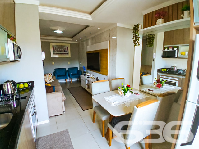 Apresentamos um apartamento excepcional no coração de Joinville, situado no bairro Aventureiro, uma localização privilegiada que une tranquilidade e acessibilidade. Este imóvel de 62,14 m² é uma combinação perfeita de estilo e funcionalidade, projetado para proporcionar conforto e qualidade de vida.
Ao entrar no apartamento, você será recebido por uma sala de estar espaçosa. A cozinha estilo americano, integrada à sala, é moderna e prática, equipada com móveis planejados de alta qualidade e uma área de serviço adjacente bem dimensionada, oferecendo conveniência e eficiência no dia a dia.
O imóvel possui uma suíte aconchegante com sacada, um cenário perfeito para relaxar após um dia agitado. Adicionalmente, conta com um dormitório adicional e dois banheiros completos, ambos com ventilação natural, garantindo um ambiente fresco e arejado.
A área externa do edifício inclui uma garagem coberta, proporcionando segurança e proteção para o seu veículo. O apartamento também está equipado com recursos de segurança como portão eletrônico, interfone, cerca elétrica e vigilância eletrônica, assegurando um ambiente seguro e tranquilo para você e sua família.
Localizado em uma esquina com rua pavimentada, este apartamento não apenas oferece uma vista privilegiada, mas também facilidade de acesso a vias principais, transporte público, shopping centers, escolas e outros serviços essenciais, fazendo dele o lugar ideal para quem busca conveniência e qualidade de vida.
Para aqueles que valorizam o lazer e o convívio social, o apartamento dispõe de uma sacada com churrasqueira, ideal para momentos de descontração com amigos e família. Além disso, o imóvel é pet-friendly, permitindo que seus animais de estimação também desfrutem deste lar acolhedor.
Este imóvel representa uma excelente oportunidade para quem busca um lar moderno, seguro e bem localizado em Joinville. Invista em sua qualidade de vida com este apartamento impecável, que combina conforto, segurança e a beleza de viver bem. Visite e surpreenda-se com tudo o que este lugar tem a oferecer!
636 NEGÓCIOS IMOBILIÁRIOS: A SUA MELHOR ESCOLHA
Com mais de 30 anos de experiência, a 636 Negócios Imobiliários é sua parceira ideal para encontrar o imóvel perfeito. Estamos prontos para ajudá-lo a fazer deste imóvel o seu novo lar.
Telefone: (47) 3451-0636
WhatsApp: (47) 99190-0636
Não perca esta oportunidade única. Visite nosso site para mais informações: i636.com.br