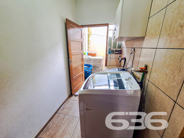 Descubra a tranquilidade e o conforto de viver em um residencial geminado térreo, projetado com um toque moderno e aconchegante. Localizado no bairro Parque Guarani, em Joinville/SC, este imóvel destaca-se pelo espaço e pela qualidade de vida que pode oferecer a você e sua família.
Com uma área construída de 58,70m², e um terreno de 485m², o imóvel oferece um amplo espaço para desfrutar de momentos ao ar livre. O geminado possui uma estrutura moderna e pronta para acolher seus novos proprietários com todo o conforto necessário.
O residencial é composto por dois dormitórios, proporcionando um ambiente tranquilo e privativo para o descanso. A sala de estar e jantar são integradas, oferecendo um espaço amplo e bem iluminado, perfeito para receber amigos e família. A cozinha é funcional e está pronta para preparar suas melhores receitas.
Um dos destaques é a área externa com churrasqueira, ideal para encontros e celebrações, reforçando o ambiente acolhedor do imóvel. A garagem garante proteção para seu veículo, enquanto a garagem descoberta adiciona conveniência para visitantes.
A residência encontra-se em uma região de fácil acesso e próxima a comodidades essenciais, permitindo uma vida prática e confortável.
Ideal para quem busca uma vida tranquila e com qualidade, este imóvel no Parque Guarani é uma excelente escolha para quem deseja viver bem. Venha conhecer e se encantar com este espaço que combina praticidade, conforto e segurança. A 636 Negócios Imobiliários está pronta para ajudar você a realizar o sonho do lar perfeito. Conheça este e outros imóveis em nossa oferta, sempre pensando em trazer as melhores opções para você e sua família.
636 NEGÓCIOS IMOBILIÁRIOS: A SUA MELHOR ESCOLHA
Com mais de 30 anos de experiência, a 636 Negócios Imobiliários é sua parceira ideal para encontrar o imóvel perfeito. Estamos prontos para ajudá-lo a fazer deste imóvel o seu novo lar.
Telefone: (47) 3451-0636
WhatsApp: (47) 99190-0636
Não perca esta oportunidade única. Visite nosso site para mais informações: i636.com.br