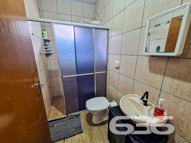 Descubra a tranquilidade e o conforto de viver em um residencial geminado térreo, projetado com um toque moderno e aconchegante. Localizado no bairro Parque Guarani, em Joinville/SC, este imóvel destaca-se pelo espaço e pela qualidade de vida que pode oferecer a você e sua família.
Com uma área construída de 58,70m², e um terreno de 485m², o imóvel oferece um amplo espaço para desfrutar de momentos ao ar livre. O geminado possui uma estrutura moderna e pronta para acolher seus novos proprietários com todo o conforto necessário.
O residencial é composto por dois dormitórios, proporcionando um ambiente tranquilo e privativo para o descanso. A sala de estar e jantar são integradas, oferecendo um espaço amplo e bem iluminado, perfeito para receber amigos e família. A cozinha é funcional e está pronta para preparar suas melhores receitas.
Um dos destaques é a área externa com churrasqueira, ideal para encontros e celebrações, reforçando o ambiente acolhedor do imóvel. A garagem garante proteção para seu veículo, enquanto a garagem descoberta adiciona conveniência para visitantes.
A residência encontra-se em uma região de fácil acesso e próxima a comodidades essenciais, permitindo uma vida prática e confortável.
Ideal para quem busca uma vida tranquila e com qualidade, este imóvel no Parque Guarani é uma excelente escolha para quem deseja viver bem. Venha conhecer e se encantar com este espaço que combina praticidade, conforto e segurança. A 636 Negócios Imobiliários está pronta para ajudar você a realizar o sonho do lar perfeito. Conheça este e outros imóveis em nossa oferta, sempre pensando em trazer as melhores opções para você e sua família.
636 NEGÓCIOS IMOBILIÁRIOS: A SUA MELHOR ESCOLHA
Com mais de 30 anos de experiência, a 636 Negócios Imobiliários é sua parceira ideal para encontrar o imóvel perfeito. Estamos prontos para ajudá-lo a fazer deste imóvel o seu novo lar.
Telefone: (47) 3451-0636
WhatsApp: (47) 99190-0636
Não perca esta oportunidade única. Visite nosso site para mais informações: i636.com.br
