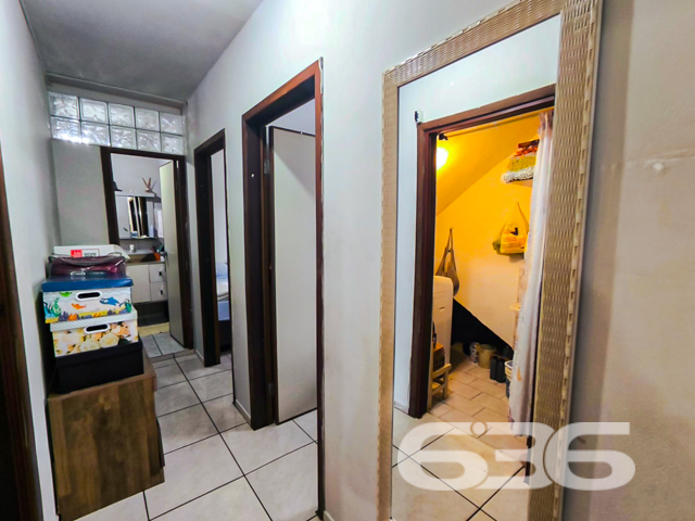 Descubra o potencial deste esplêndido sobrado localizado no coração do bairro Floresta em Joinville, SC. Com uma estrutura robusta e uma localização privilegiada, este imóvel oferece não apenas um lar, mas uma oportunidade única de investimento com alta rentabilidade.
Este vasto sobrado, com uma área construída de 400m² em um terreno de 480m², apresenta uma geometria regular e topografia plana, otimizando cada espaço disponível. Sua fachada norte garante iluminação natural durante todo o dia, tornando cada ambiente mais acolhedor e energizado.
Composto por seis moradias independentes, cada uma com entradas individuais, o imóvel proporciona privacidade e conforto. São seis dormitórios distribuídos de maneira estratégica, várias salas de estar e cozinhas equipadas, além de cinco banheiros modernos. A propriedade inclui ainda uma edícula charmosa, ideal para hospedar visitantes ou para locação independente.
No piso térreo, duas das moradias contam com dois dormitórios, sala, cozinha, e lavanderia. A garagem lateral e as duas vagas cobertas oferecem comodidade e segurança. Nos altos, à frente, uma moradia encantadora com um dormitório, banheiro amplo, e uma cozinha integrada à sala, além de duas sacadas que proporcionam uma vista agradável do entorno. Nos fundos, no mesmo nível, mais duas moradias destacam-se, uma delas com dois dormitórios e um terraço privativo de 30m², perfeito para momentos de lazer e relaxamento.
Além disso, o imóvel possui características atrativas como churrasqueira, várias áreas de serviço, sacadas, e conexão à internet por fibra óptica, oferecendo toda a infraestrutura necessária para uma vida moderna e conectada.
O sobrado está localizado em uma rua pavimentada, garantindo fácil acesso e mobilidade. A proximidade com escolas, hospitais, shopping centers, e transporte público facilita o dia a dia e valoriza ainda mais o imóvel.
Se você busca uma propriedade com múltiplas possibilidades de uso, seja para moradia ou como investimento, este sobrado em Joinville é a escolha perfeita. Estamos abertos a propostas e prontos para ajudá-lo a fazer um excelente negócio. Venha conhecer e se encantar com as possibilidades que este imóvel oferece!
636 NEGÓCIOS IMOBILIÁRIOS: A SUA MELHOR ESCOLHA
Com mais de 30 anos de experiência, a 636 Negócios Imobiliários é sua parceira ideal para encontrar o imóvel perfeito. Estamos prontos para ajudá-lo a fazer deste imóvel o seu novo lar.
Telefone: (47) 3451-0636
WhatsApp: (47) 99190-0636
Não perca esta oportunidade única. Visite nosso site para mais informações: i636.com.br
