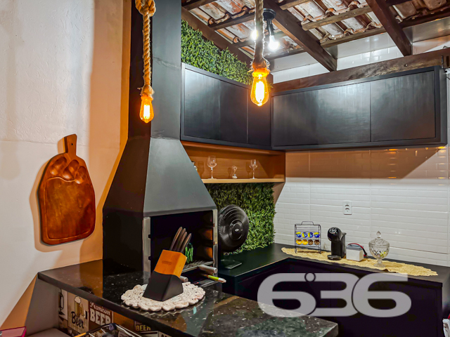 Apresentamos com exclusividade este refinado sobrado localizado no tranquilo bairro Boa Vista, em Joinville/SC. Ideal para quem busca conforto e qualidade de vida, a residência dispõe de acabamentos de alto padrão e uma estrutura pensada para o bem-estar de sua família.
Este imóvel de 63,18m² de área, está edificado em um terreno de 82,50m², com dimensões perfeitas para aproveitamento de espaço, mantendo a privacidade essencial.
Ao entrar no imóvel, você será recebido por uma elegante sala de estar que se destaca por seu design moderno e aconchegante.
A residência possui dois dormitórios, sendo um deles especialmente decorado para crianças, com espaços otimizados para brinquedos e estudos. O segundo dormitório, a suíte principal, oferece conforto e privacidade, com uma vista serena para o entorno do bairro.
Os dois banheiros da casa são revestidos com materiais de primeira linha e apresentam um design sofisticado. A área de serviço é coberta, garantindo praticidade no dia a dia.
No exterior, uma charmosa edícula com churrasqueira proporciona um espaço ideal para recepções e momentos de lazer com a família e amigos. A garagem coberta comporta até dois veículos, com adicional segurança proporcionada por um portão eletrônico e sistema de interfone.
Esta residência também é pet friendly, permitindo que seus animais de estimação desfrutem do lar tão confortável quanto você.
Convidamos você a conhecer esse espaço onde cada detalhe foi pensado para proporcionar conforto e praticidade. Este imóvel não é apenas uma casa, mas um lar pronto para criar memórias duradouras. Para mais informações e agendar sua visita, entre em contato com a 636 Negócios Imobiliários, sua parceira ideal no mercado imobiliário por mais de 30 anos, onde grandes negócios começam com grandes oportunidades.
636 NEGÓCIOS IMOBILIÁRIOS: A SUA MELHOR ESCOLHA
Com mais de 30 anos de experiência, a 636 Negócios Imobiliários é sua parceira ideal para encontrar o imóvel perfeito. Estamos prontos para ajudá-lo a fazer deste imóvel o seu novo lar.
Telefone: (47) 3451-0636
WhatsApp: (47) 99190-0636
Não perca esta oportunidade única. Visite nosso site para mais informações: i636.com.br
