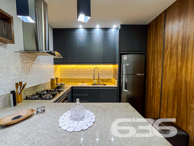 Apresentamos com exclusividade este refinado sobrado localizado no tranquilo bairro Boa Vista, em Joinville/SC. Ideal para quem busca conforto e qualidade de vida, a residência dispõe de acabamentos de alto padrão e uma estrutura pensada para o bem-estar de sua família.
Este imóvel de 63,18m² de área, está edificado em um terreno de 82,50m², com dimensões perfeitas para aproveitamento de espaço, mantendo a privacidade essencial.
Ao entrar no imóvel, você será recebido por uma elegante sala de estar que se destaca por seu design moderno e aconchegante.
A residência possui dois dormitórios, sendo um deles especialmente decorado para crianças, com espaços otimizados para brinquedos e estudos. O segundo dormitório, a suíte principal, oferece conforto e privacidade, com uma vista serena para o entorno do bairro.
Os dois banheiros da casa são revestidos com materiais de primeira linha e apresentam um design sofisticado. A área de serviço é coberta, garantindo praticidade no dia a dia.
No exterior, uma charmosa edícula com churrasqueira proporciona um espaço ideal para recepções e momentos de lazer com a família e amigos. A garagem coberta comporta até dois veículos, com adicional segurança proporcionada por um portão eletrônico e sistema de interfone.
Esta residência também é pet friendly, permitindo que seus animais de estimação desfrutem do lar tão confortável quanto você.
Convidamos você a conhecer esse espaço onde cada detalhe foi pensado para proporcionar conforto e praticidade. Este imóvel não é apenas uma casa, mas um lar pronto para criar memórias duradouras. Para mais informações e agendar sua visita, entre em contato com a 636 Negócios Imobiliários, sua parceira ideal no mercado imobiliário por mais de 30 anos, onde grandes negócios começam com grandes oportunidades.
636 NEGÓCIOS IMOBILIÁRIOS: A SUA MELHOR ESCOLHA
Com mais de 30 anos de experiência, a 636 Negócios Imobiliários é sua parceira ideal para encontrar o imóvel perfeito. Estamos prontos para ajudá-lo a fazer deste imóvel o seu novo lar.
Telefone: (47) 3451-0636
WhatsApp: (47) 99190-0636
Não perca esta oportunidade única. Visite nosso site para mais informações: i636.com.br
