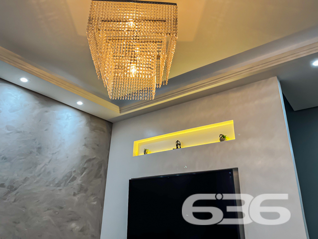 Apresentamos com exclusividade este refinado sobrado localizado no tranquilo bairro Boa Vista, em Joinville/SC. Ideal para quem busca conforto e qualidade de vida, a residência dispõe de acabamentos de alto padrão e uma estrutura pensada para o bem-estar de sua família.
Este imóvel de 63,18m² de área, está edificado em um terreno de 82,50m², com dimensões perfeitas para aproveitamento de espaço, mantendo a privacidade essencial.
Ao entrar no imóvel, você será recebido por uma elegante sala de estar que se destaca por seu design moderno e aconchegante.
A residência possui dois dormitórios, sendo um deles especialmente decorado para crianças, com espaços otimizados para brinquedos e estudos. O segundo dormitório, a suíte principal, oferece conforto e privacidade, com uma vista serena para o entorno do bairro.
Os dois banheiros da casa são revestidos com materiais de primeira linha e apresentam um design sofisticado. A área de serviço é coberta, garantindo praticidade no dia a dia.
No exterior, uma charmosa edícula com churrasqueira proporciona um espaço ideal para recepções e momentos de lazer com a família e amigos. A garagem coberta comporta até dois veículos, com adicional segurança proporcionada por um portão eletrônico e sistema de interfone.
Esta residência também é pet friendly, permitindo que seus animais de estimação desfrutem do lar tão confortável quanto você.
Convidamos você a conhecer esse espaço onde cada detalhe foi pensado para proporcionar conforto e praticidade. Este imóvel não é apenas uma casa, mas um lar pronto para criar memórias duradouras. Para mais informações e agendar sua visita, entre em contato com a 636 Negócios Imobiliários, sua parceira ideal no mercado imobiliário por mais de 30 anos, onde grandes negócios começam com grandes oportunidades.
636 NEGÓCIOS IMOBILIÁRIOS: A SUA MELHOR ESCOLHA
Com mais de 30 anos de experiência, a 636 Negócios Imobiliários é sua parceira ideal para encontrar o imóvel perfeito. Estamos prontos para ajudá-lo a fazer deste imóvel o seu novo lar.
Telefone: (47) 3451-0636
WhatsApp: (47) 99190-0636
Não perca esta oportunidade única. Visite nosso site para mais informações: i636.com.br
