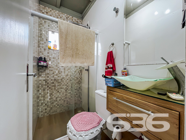 Apresentamos com exclusividade este refinado sobrado localizado no tranquilo bairro Boa Vista, em Joinville/SC. Ideal para quem busca conforto e qualidade de vida, a residência dispõe de acabamentos de alto padrão e uma estrutura pensada para o bem-estar de sua família.
Este imóvel de 63,18m² de área, está edificado em um terreno de 82,50m², com dimensões perfeitas para aproveitamento de espaço, mantendo a privacidade essencial.
Ao entrar no imóvel, você será recebido por uma elegante sala de estar que se destaca por seu design moderno e aconchegante.
A residência possui dois dormitórios, sendo um deles especialmente decorado para crianças, com espaços otimizados para brinquedos e estudos. O segundo dormitório, a suíte principal, oferece conforto e privacidade, com uma vista serena para o entorno do bairro.
Os dois banheiros da casa são revestidos com materiais de primeira linha e apresentam um design sofisticado. A área de serviço é coberta, garantindo praticidade no dia a dia.
No exterior, uma charmosa edícula com churrasqueira proporciona um espaço ideal para recepções e momentos de lazer com a família e amigos. A garagem coberta comporta até dois veículos, com adicional segurança proporcionada por um portão eletrônico e sistema de interfone.
Esta residência também é pet friendly, permitindo que seus animais de estimação desfrutem do lar tão confortável quanto você.
Convidamos você a conhecer esse espaço onde cada detalhe foi pensado para proporcionar conforto e praticidade. Este imóvel não é apenas uma casa, mas um lar pronto para criar memórias duradouras. Para mais informações e agendar sua visita, entre em contato com a 636 Negócios Imobiliários, sua parceira ideal no mercado imobiliário por mais de 30 anos, onde grandes negócios começam com grandes oportunidades.
636 NEGÓCIOS IMOBILIÁRIOS: A SUA MELHOR ESCOLHA
Com mais de 30 anos de experiência, a 636 Negócios Imobiliários é sua parceira ideal para encontrar o imóvel perfeito. Estamos prontos para ajudá-lo a fazer deste imóvel o seu novo lar.
Telefone: (47) 3451-0636
WhatsApp: (47) 99190-0636
Não perca esta oportunidade única. Visite nosso site para mais informações: i636.com.br