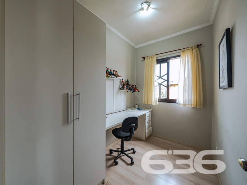 Conforto, espaço e localização estratégica, Confira na Região Sul de Joinville.

Uma combinação de Conforto e tranquilidade residencial ou Comercial com fácil acesso a comércios, escolas, hospitais, transporte público e até mesmo centros comerciais. Este imóvel se destaca como uma solução completa para quem deseja unir bem-estar e praticidade. 

Com 204m² de área, esta residência foi projetada para oferecer funcionalidade e aconchego em cada detalhe. São 3 dormitórios amplos, sendo 1 suíte confortável e mais 2 banheiros sociais, todos bem distribuídos e com excelente acabamento. Os ambientes contam ainda com um home office, perfeito para quem trabalha em casa, além de uma agradável sala de estar, mais um escritório no térreo, Cozinha integrada a Sala de Jantar e área de festas,  espaços que promovem o convívio familiar e o conforto diário.

A cozinha planejada, assim como demais comodos, contam com móveis sob medida que permanecem no imóvel.  Há também uma despensa que contribui para a organização e funcionalidade do dia a dia. A área externa é um dos grandes destaques: confortável para 5 veiculos e mais 2 vagas de garaegens cobertas, nos fundos, ainda conta com um belo espaço de terreno, possivel para uma intalação da sua piscina.
ou seja, 1 suite, mais 2 dormitórios, 2 escritórios , Sacada, lavabo, áreas de serviço ampla,  são 3 banheiros, 1 lavablo, portão eletrônico, muros com grades, e vagas para até 7 veículos (sendo 5 descobertas e 2 cobertas). Além disso, os condicionadores de ar e os móveis embutidos também permanecem, agregando valor e praticidade.
Placas Solares em possivel negociação.

Outro diferencial importante é sua topografia, que facilita tanto o acesso quanto futuras adaptações, e sua localização em rua pavimentada, o que valoriza ainda mais o investimento.

636 NEGÓCIOS IMOBILIÁRIOS: A SUA MELHOR ESCOLHA
Com mais de 30 anos de experiência, a 636 Negócios Imobiliários é sua parceira ideal para encontrar o imóvel perfeito. Estamos prontos para ajudá-lo a fazer deste imóvel o seu novo lar. AGENDE SUA VISITA! e analisaremos a sua PROPOOSTA.
 
Telefone: (47) 3451-0636
WhatsApp: (47) 99190-0636
 
Não perca esta oportunidade única. Visite nosso site para mais informações: i636.com.br