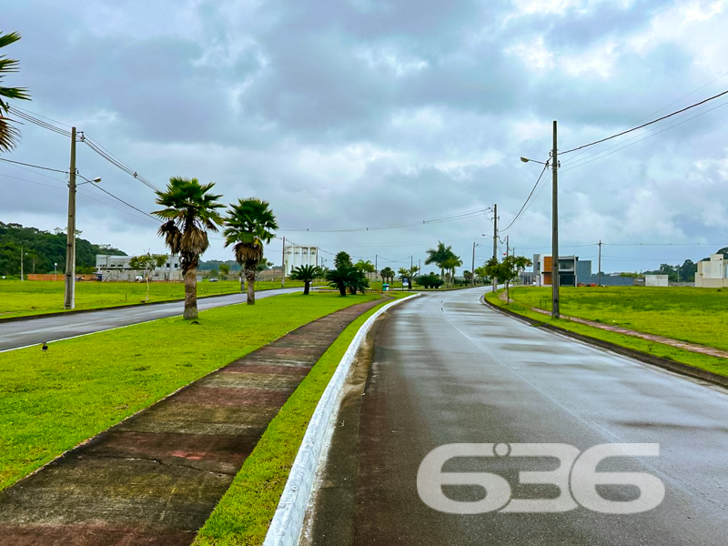 Terreno à venda no Itinga – Araquari/SC | 360m² 

Apresentamos uma das oportunidades mais valorizadas do bairro Itinga, em Araquari/SC: um terreno plano, com 360m² , geometria regular e face norte, ideal para projetos que priorizam boa iluminação natural e ventilação.

Localizado no Loteamento, um dos empreendimentos mais modernos e planejados da região, o imóvel oferece um entorno impecável, com ruas pavimentadas, paisagismo com palmeiras, lagos ornamentais, pista de caminhada, áreas de lazer e uma vizinhança formada por residências de alto padrão.

Seja para construir a casa dos sonhos ou como ativo de valorização patrimonial, este terreno reúne os elementos ideais: localização estratégica, segurança urbanística, beleza paisagística e documentação regular.

Entre em contato com a 636 Negócios Imobiliários e venha conhecer de perto o cenário onde sua próxima conquista vai nascer.
 
636 NEGÓCIOS IMOBILIÁRIOS: A SUA MELHOR ESCOLHA
Com mais de 30 anos de experiência, a 636 Negócios Imobiliários é sua parceira ideal para encontrar o imóvel perfeito. Estamos prontos para ajudá-lo a fazer deste imóvel o seu novo lar.
 
Telefone: (47) 3451-0636
WhatsApp: (47) 99190-0636
 
Não perca esta oportunidade única. Visite nosso site para mais informações: i636.com.br
