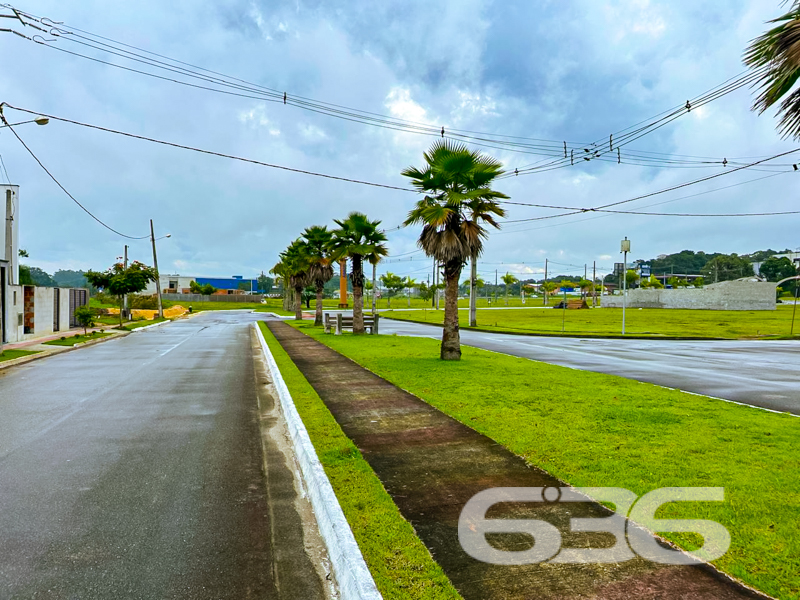 Exclusividade 636 Negócios Imobiliários 

Imagine morar ou investir em um dos loteamentos mais planejados e valorizados de Araquari/SC. Apresentamos este excelente terreno localizado no bairro Itinga, com infraestrutura completa, ruas asfaltadas, paisagismo exuberante, áreas verdes preservadas e um charmoso lago artificial que proporciona bem-estar e valorização ao seu patrimônio.

Com 360,00 m² de área total, o terreno possui dimensões generosas: 12 metros de frente por 30 metros de profundidade, garantindo espaço ideal para construir a casa dos seus sonhos ou aquele projeto de investimento com retorno garantido.

Posicionado com face norte, o terreno recebe excelente iluminação natural ao longo do dia, contribuindo para ambientes mais aconchegantes e eficientes em termos energéticos.

Localizado em rua pavimentada, dentro de um loteamento moderno e já consolidado, com belas residências construídas ao redor, garantindo segurança, tranquilidade e um estilo de vida elevado. 

Destaque para o paisagismo impecável, calçadas largas com acessibilidade, palmeiras ornamentais, praças com bancos, ciclovia e espaço de convivência ao ar livre. Um lugar pensado para o bem-estar de todos.

Ideal para quem valoriza infraestrutura, localização estratégica e qualidade de vida — este terreno reúne tudo isso e mais!

Não perca a chance de garantir seu lugar neste cenário promissor.
Entre em contato com a 636 Negócios Imobiliários e descubra por que só se constrói uma grande empresa com grandes pessoas — e grandes escolhas!

Agende sua visita agora mesmo!
 
636 NEGÓCIOS IMOBILIÁRIOS: A SUA MELHOR ESCOLHA
Com mais de 30 anos de experiência, a 636 Negócios Imobiliários é sua parceira ideal para encontrar o imóvel perfeito. Estamos prontos para ajudá-lo a fazer deste imóvel o seu novo lar.
 
Telefone: (47) 3451-0636
WhatsApp: (47) 99190-0636
 
Não perca esta oportunidade única. Visite nosso site para mais informações: i636.com.br
