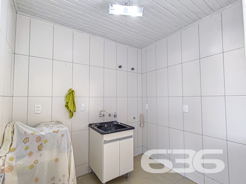 Residência Térrea com Edícula e Amplo Espaço em Joinville – Boehmerwald

Está em busca de uma casa térrea espaçosa, iluminada e pronta para morar? Essa residência no bairro Boehmerwald, em Joinville/SC, é a oportunidade perfeita!

A residência principal é composta por 3 dormitórios, sendo 1 suíte espaçosa, 3 banheiros, salas de estar e jantar integradas, cozinha funcional, despensa, lavanderia e garagem para até 6 veículos (2 cobertos). E o destaque vai para a edícula com dois pavimentos, que oferece sala, cozinha, dormitório e banheiro – ideal para hóspedes, home office ou até uma renda extra com locação.

O terreno possui 360m², é totalmente murado e plano, com potencial para instalação de piscina ou jardim planejado. Com fácil acesso às principais vias da Zona Sul de Joinville, transporte público, escolas e comércios.

Não se trata apenas de um imóvel – trata-se de um lar pronto para viver grandes momentos com segurança, espaço e estilo.

Entre em contato agora com a 636 Negócios Imobiliários e agende sua visita. Mais de 30 anos construindo histórias com excelência técnica e comprometimento com você.
 
636 NEGÓCIOS IMOBILIÁRIOS: A SUA MELHOR ESCOLHA
Com mais de 30 anos de experiência, a 636 Negócios Imobiliários é sua parceira ideal para encontrar o imóvel perfeito. Estamos prontos para ajudá-lo a fazer deste imóvel o seu novo lar.
 
Telefone: (47) 3451-0636
WhatsApp: (47) 99190-0636
 
Não perca esta oportunidade única. Visite nosso site para mais informações: i636.com.br