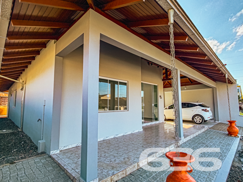 Residência Térrea com Edícula e Amplo Espaço em Joinville – Boehmerwald

Está em busca de uma casa térrea espaçosa, iluminada e pronta para morar? Essa residência no bairro Boehmerwald, em Joinville/SC, é a oportunidade perfeita!

A residência principal é composta por 3 dormitórios, sendo 1 suíte espaçosa, 3 banheiros, salas de estar e jantar integradas, cozinha funcional, despensa, lavanderia e garagem para até 6 veículos (2 cobertos). E o destaque vai para a edícula com dois pavimentos, que oferece sala, cozinha, dormitório e banheiro – ideal para hóspedes, home office ou até uma renda extra com locação.

O terreno possui 360m², é totalmente murado e plano, com potencial para instalação de piscina ou jardim planejado. Com fácil acesso às principais vias da Zona Sul de Joinville, transporte público, escolas e comércios.

Não se trata apenas de um imóvel – trata-se de um lar pronto para viver grandes momentos com segurança, espaço e estilo.

Entre em contato agora com a 636 Negócios Imobiliários e agende sua visita. Mais de 30 anos construindo histórias com excelência técnica e comprometimento com você.
 
636 NEGÓCIOS IMOBILIÁRIOS: A SUA MELHOR ESCOLHA
Com mais de 30 anos de experiência, a 636 Negócios Imobiliários é sua parceira ideal para encontrar o imóvel perfeito. Estamos prontos para ajudá-lo a fazer deste imóvel o seu novo lar.
 
Telefone: (47) 3451-0636
WhatsApp: (47) 99190-0636
 
Não perca esta oportunidade única. Visite nosso site para mais informações: i636.com.br