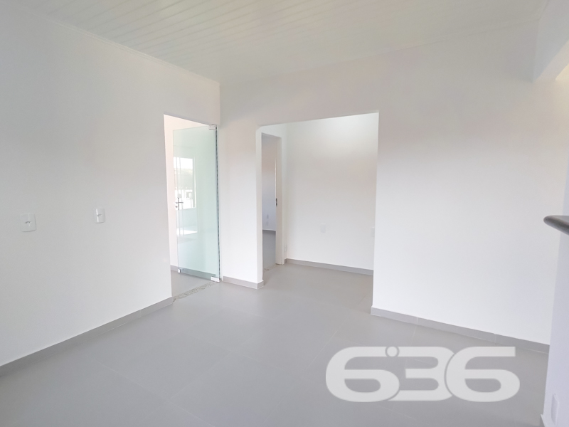 Residência Térrea com Edícula e Amplo Espaço em Joinville – Boehmerwald

Está em busca de uma casa térrea espaçosa, iluminada e pronta para morar? Essa residência no bairro Boehmerwald, em Joinville/SC, é a oportunidade perfeita!

A residência principal é composta por 3 dormitórios, sendo 1 suíte espaçosa, 3 banheiros, salas de estar e jantar integradas, cozinha funcional, despensa, lavanderia e garagem para até 6 veículos (2 cobertos). E o destaque vai para a edícula com dois pavimentos, que oferece sala, cozinha, dormitório e banheiro – ideal para hóspedes, home office ou até uma renda extra com locação.

O terreno possui 360m², é totalmente murado e plano, com potencial para instalação de piscina ou jardim planejado. Com fácil acesso às principais vias da Zona Sul de Joinville, transporte público, escolas e comércios.

Não se trata apenas de um imóvel – trata-se de um lar pronto para viver grandes momentos com segurança, espaço e estilo.

Entre em contato agora com a 636 Negócios Imobiliários e agende sua visita. Mais de 30 anos construindo histórias com excelência técnica e comprometimento com você.
 
636 NEGÓCIOS IMOBILIÁRIOS: A SUA MELHOR ESCOLHA
Com mais de 30 anos de experiência, a 636 Negócios Imobiliários é sua parceira ideal para encontrar o imóvel perfeito. Estamos prontos para ajudá-lo a fazer deste imóvel o seu novo lar.
 
Telefone: (47) 3451-0636
WhatsApp: (47) 99190-0636
 
Não perca esta oportunidade única. Visite nosso site para mais informações: i636.com.br