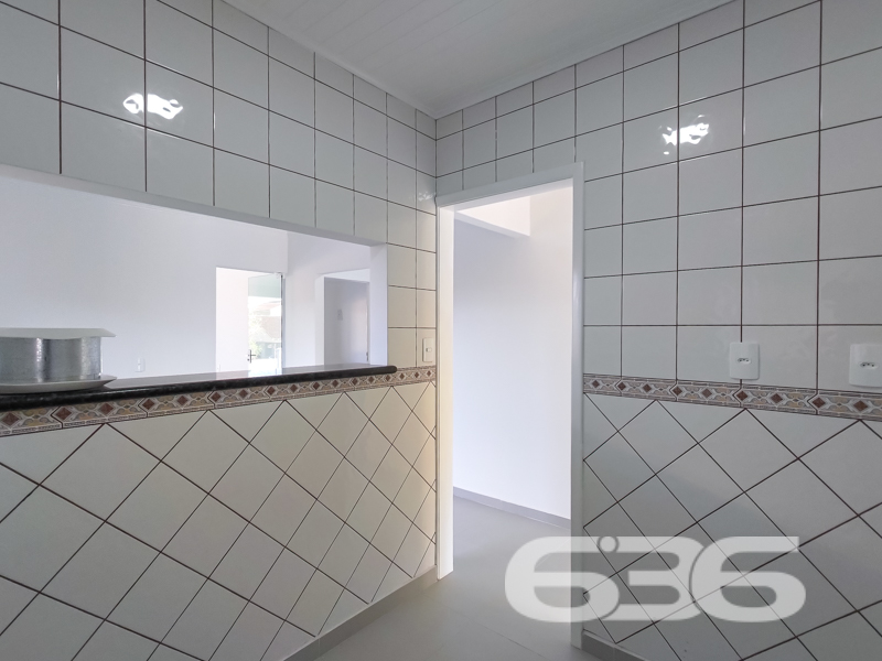 Residência Térrea com Edícula e Amplo Espaço em Joinville – Boehmerwald

Está em busca de uma casa térrea espaçosa, iluminada e pronta para morar? Essa residência no bairro Boehmerwald, em Joinville/SC, é a oportunidade perfeita!

A residência principal é composta por 3 dormitórios, sendo 1 suíte espaçosa, 3 banheiros, salas de estar e jantar integradas, cozinha funcional, despensa, lavanderia e garagem para até 6 veículos (2 cobertos). E o destaque vai para a edícula com dois pavimentos, que oferece sala, cozinha, dormitório e banheiro – ideal para hóspedes, home office ou até uma renda extra com locação.

O terreno possui 360m², é totalmente murado e plano, com potencial para instalação de piscina ou jardim planejado. Com fácil acesso às principais vias da Zona Sul de Joinville, transporte público, escolas e comércios.

Não se trata apenas de um imóvel – trata-se de um lar pronto para viver grandes momentos com segurança, espaço e estilo.

Entre em contato agora com a 636 Negócios Imobiliários e agende sua visita. Mais de 30 anos construindo histórias com excelência técnica e comprometimento com você.
 
636 NEGÓCIOS IMOBILIÁRIOS: A SUA MELHOR ESCOLHA
Com mais de 30 anos de experiência, a 636 Negócios Imobiliários é sua parceira ideal para encontrar o imóvel perfeito. Estamos prontos para ajudá-lo a fazer deste imóvel o seu novo lar.
 
Telefone: (47) 3451-0636
WhatsApp: (47) 99190-0636
 
Não perca esta oportunidade única. Visite nosso site para mais informações: i636.com.br