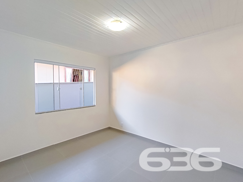 Residência Térrea com Edícula e Amplo Espaço em Joinville – Boehmerwald

Está em busca de uma casa térrea espaçosa, iluminada e pronta para morar? Essa residência no bairro Boehmerwald, em Joinville/SC, é a oportunidade perfeita!

A residência principal é composta por 3 dormitórios, sendo 1 suíte espaçosa, 3 banheiros, salas de estar e jantar integradas, cozinha funcional, despensa, lavanderia e garagem para até 6 veículos (2 cobertos). E o destaque vai para a edícula com dois pavimentos, que oferece sala, cozinha, dormitório e banheiro – ideal para hóspedes, home office ou até uma renda extra com locação.

O terreno possui 360m², é totalmente murado e plano, com potencial para instalação de piscina ou jardim planejado. Com fácil acesso às principais vias da Zona Sul de Joinville, transporte público, escolas e comércios.

Não se trata apenas de um imóvel – trata-se de um lar pronto para viver grandes momentos com segurança, espaço e estilo.

Entre em contato agora com a 636 Negócios Imobiliários e agende sua visita. Mais de 30 anos construindo histórias com excelência técnica e comprometimento com você.
 
636 NEGÓCIOS IMOBILIÁRIOS: A SUA MELHOR ESCOLHA
Com mais de 30 anos de experiência, a 636 Negócios Imobiliários é sua parceira ideal para encontrar o imóvel perfeito. Estamos prontos para ajudá-lo a fazer deste imóvel o seu novo lar.
 
Telefone: (47) 3451-0636
WhatsApp: (47) 99190-0636
 
Não perca esta oportunidade única. Visite nosso site para mais informações: i636.com.br