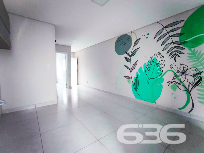 Excelente oportunidade em Joinville – Geminado térreo no Adhemar Garcia, pronto para morar!
Você está buscando um imóvel funcional, aconchegante e com excelente localização? Apresentamos esta residência geminada térrea, com 58,54m² de área, situada no bairro Adhemar Garcia – uma das regiões que mais cresce e se valoriza em Joinville/SC. Estuda permuta.
Em um terreno com 86m², esta casa surpreende pelo aproveitamento inteligente dos espaços. A fachada moderna e o acabamento contemporâneo se destacam logo na entrada, com portão eletrônico, garagem coberta e jardim com pedras decorativas.
Seu interior conta com 2 dormitórios bem ventilados, sendo que um deles já dispõe de ar-condicionado. A sala, copa e cozinha são integradas em um ambiente amplo e funcional, com um toque artístico especial: um painel decorativo que imprime personalidade ao espaço.
Na parte dos fundos, o destaque vai para o espaço gourmet com churrasqueira, ideal para reunir a família e amigos com privacidade e praticidade.
Diferenciais que valorizam ainda mais este imóvel:
Imóvel pronto para morar
Permanecem os aparelhos de ar-condicionado
Murado e seguro, com portão eletrônico
Localização privilegiada: rua pavimentada, próximo da praça mais charmosa do bairro, comércios, escolas, transporte público, hospitais, shopping e serviços essenciais
Permite animais de estimação
Ideal para quem busca praticidade, conforto e mobilidade. Ótima opção para morar ou investir em uma das regiões com melhor custo-benefício da cidade. Aceita permuta, consulte condições!
Não perca essa oportunidade única. Agende uma visita com a 636 Negócios Imobiliários e surpreenda-se!
636 NEGÓCIOS IMOBILIÁRIOS: A SUA MELHOR ESCOLHA
Com mais de 30 anos de experiência, a 636 Negócios Imobiliários é sua parceira ideal para encontrar o imóvel perfeito. Estamos prontos para ajudá-lo a fazer deste imóvel o seu novo lar.
Telefone: (47) 3451-0636
WhatsApp: (47) 99190-0636
Não perca esta oportunidade única. Visite nosso site para mais informações: i636.com.br
