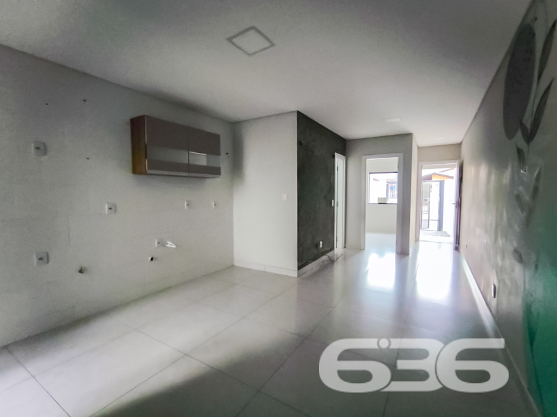 Excelente oportunidade em Joinville – Geminado térreo no Adhemar Garcia, pronto para morar!
Você está buscando um imóvel funcional, aconchegante e com excelente localização? Apresentamos esta residência geminada térrea, com 58,54m² de área, situada no bairro Adhemar Garcia – uma das regiões que mais cresce e se valoriza em Joinville/SC. Estuda permuta.
Em um terreno com 86m², esta casa surpreende pelo aproveitamento inteligente dos espaços. A fachada moderna e o acabamento contemporâneo se destacam logo na entrada, com portão eletrônico, garagem coberta e jardim com pedras decorativas.
Seu interior conta com 2 dormitórios bem ventilados, sendo que um deles já dispõe de ar-condicionado. A sala, copa e cozinha são integradas em um ambiente amplo e funcional, com um toque artístico especial: um painel decorativo que imprime personalidade ao espaço.
Na parte dos fundos, o destaque vai para o espaço gourmet com churrasqueira, ideal para reunir a família e amigos com privacidade e praticidade.
Diferenciais que valorizam ainda mais este imóvel:
Imóvel pronto para morar
Permanecem os aparelhos de ar-condicionado
Murado e seguro, com portão eletrônico
Localização privilegiada: rua pavimentada, próximo da praça mais charmosa do bairro, comércios, escolas, transporte público, hospitais, shopping e serviços essenciais
Permite animais de estimação
Ideal para quem busca praticidade, conforto e mobilidade. Ótima opção para morar ou investir em uma das regiões com melhor custo-benefício da cidade. Aceita permuta, consulte condições!
Não perca essa oportunidade única. Agende uma visita com a 636 Negócios Imobiliários e surpreenda-se!
636 NEGÓCIOS IMOBILIÁRIOS: A SUA MELHOR ESCOLHA
Com mais de 30 anos de experiência, a 636 Negócios Imobiliários é sua parceira ideal para encontrar o imóvel perfeito. Estamos prontos para ajudá-lo a fazer deste imóvel o seu novo lar.
Telefone: (47) 3451-0636
WhatsApp: (47) 99190-0636
Não perca esta oportunidade única. Visite nosso site para mais informações: i636.com.br