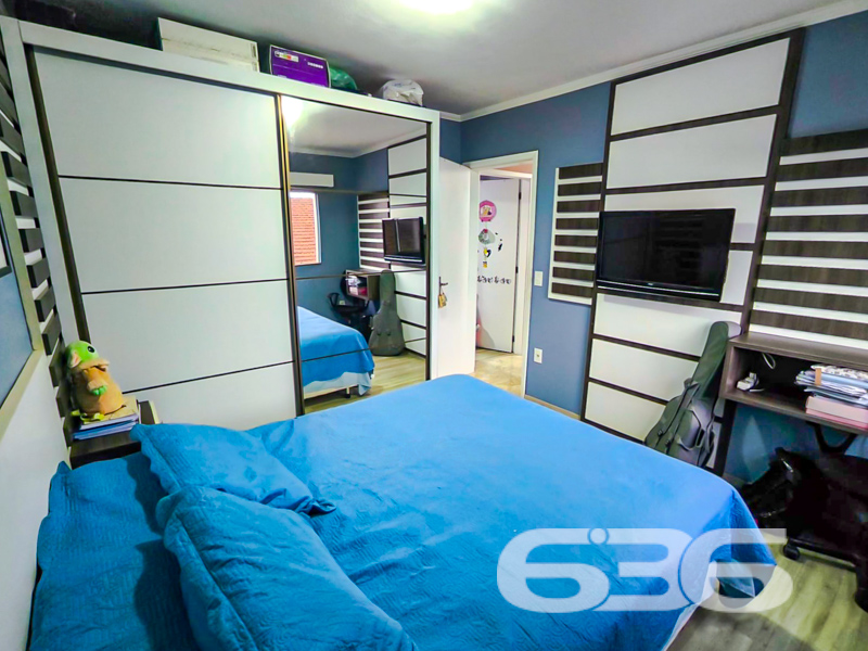 Conforto, praticidade e localização estratégica em Joinville: conheça este encantador apartamento no Guanabara!

Se você está em busca de um apartamento completo, aconchegante, pronto para morar e com excelente custo-benefício, esta é a oportunidade ideal!

Localizado no coração do bairro Guanabara — um dos mais tradicionais e valorizados de Joinville — este apartamento de 65,40m² une funcionalidade, bom gosto e conveniência. 

A área social conta com uma sala de estar e jantar integradas à cozinha, que possui móveis planejados, bancada em granito e excelente iluminação natural. O ambiente é harmonioso e ideal para receber visitas, com uma charmosa sacada que oferece ventilação cruzada e espaço para relaxar com privacidade.

São 2 dormitórios, sendo o principal já equipado com móveis sob medida, ar-condicionado e excelente armário embutido com portas espelhadas. O segundo dormitório é versátil, ideal para crianças, escritório ou quarto de hóspedes, e também conta com ar-condicionado.

O condomínio oferece 1 vagas de garagem cobertas, garantindo segurança e conforto para sua família. O acesso ao condomínio é facilitado por portão eletrônico, interfone e segurança perimetral, além de contar com uma estrutura murada, proporcionando mais tranquilidade no dia a dia.

Próximo a escolas, supermercados, farmácias, verdureiras, transporte público e comércios essenciais;

Fácil acesso ao centro de Joinville e às principais vias da cidade.

Este apartamento é perfeito para quem deseja morar bem, com segurança, conforto e em uma localização que valoriza sua rotina. Ideal tanto para morar quanto para investir!

Agende agora mesmo uma visita com um dos corretores da 636 Negócios Imobiliários e encante-se com o seu novo lar!
 
636 NEGÓCIOS IMOBILIÁRIOS: A SUA MELHOR ESCOLHA
Com mais de 30 anos de experiência, a 636 Negócios Imobiliários é sua parceira ideal para encontrar o imóvel perfeito. Estamos prontos para ajudá-lo a fazer deste imóvel o seu novo lar.
 
Telefone: (47) 3451-0636
WhatsApp: (47) 99190-0636
 
Não perca esta oportunidade única. Visite nosso site para mais informações: i636.com.br