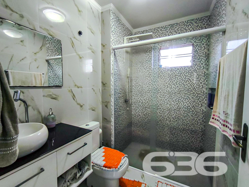 Conforto, praticidade e localização estratégica em Joinville: conheça este encantador apartamento no Guanabara!

Se você está em busca de um apartamento completo, aconchegante, pronto para morar e com excelente custo-benefício, esta é a oportunidade ideal!

Localizado no coração do bairro Guanabara — um dos mais tradicionais e valorizados de Joinville — este apartamento de 65,40m² une funcionalidade, bom gosto e conveniência. 

A área social conta com uma sala de estar e jantar integradas à cozinha, que possui móveis planejados, bancada em granito e excelente iluminação natural. O ambiente é harmonioso e ideal para receber visitas, com uma charmosa sacada que oferece ventilação cruzada e espaço para relaxar com privacidade.

São 2 dormitórios, sendo o principal já equipado com móveis sob medida, ar-condicionado e excelente armário embutido com portas espelhadas. O segundo dormitório é versátil, ideal para crianças, escritório ou quarto de hóspedes, e também conta com ar-condicionado.

O condomínio oferece 1 vagas de garagem cobertas, garantindo segurança e conforto para sua família. O acesso ao condomínio é facilitado por portão eletrônico, interfone e segurança perimetral, além de contar com uma estrutura murada, proporcionando mais tranquilidade no dia a dia.

Próximo a escolas, supermercados, farmácias, verdureiras, transporte público e comércios essenciais;

Fácil acesso ao centro de Joinville e às principais vias da cidade.

Este apartamento é perfeito para quem deseja morar bem, com segurança, conforto e em uma localização que valoriza sua rotina. Ideal tanto para morar quanto para investir!

Agende agora mesmo uma visita com um dos corretores da 636 Negócios Imobiliários e encante-se com o seu novo lar!
 
636 NEGÓCIOS IMOBILIÁRIOS: A SUA MELHOR ESCOLHA
Com mais de 30 anos de experiência, a 636 Negócios Imobiliários é sua parceira ideal para encontrar o imóvel perfeito. Estamos prontos para ajudá-lo a fazer deste imóvel o seu novo lar.
 
Telefone: (47) 3451-0636
WhatsApp: (47) 99190-0636
 
Não perca esta oportunidade única. Visite nosso site para mais informações: i636.com.br