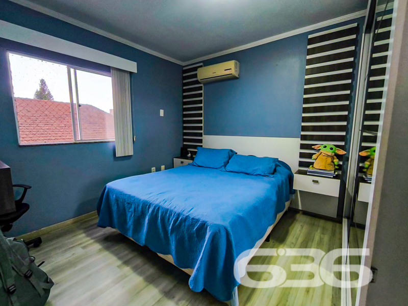 Conforto, praticidade e localização estratégica em Joinville: conheça este encantador apartamento no Guanabara!

Se você está em busca de um apartamento completo, aconchegante, pronto para morar e com excelente custo-benefício, esta é a oportunidade ideal!

Localizado no coração do bairro Guanabara — um dos mais tradicionais e valorizados de Joinville — este apartamento de 65,40m² une funcionalidade, bom gosto e conveniência. 

A área social conta com uma sala de estar e jantar integradas à cozinha, que possui móveis planejados, bancada em granito e excelente iluminação natural. O ambiente é harmonioso e ideal para receber visitas, com uma charmosa sacada que oferece ventilação cruzada e espaço para relaxar com privacidade.

São 2 dormitórios, sendo o principal já equipado com móveis sob medida, ar-condicionado e excelente armário embutido com portas espelhadas. O segundo dormitório é versátil, ideal para crianças, escritório ou quarto de hóspedes, e também conta com ar-condicionado.

O condomínio oferece 1 vagas de garagem cobertas, garantindo segurança e conforto para sua família. O acesso ao condomínio é facilitado por portão eletrônico, interfone e segurança perimetral, além de contar com uma estrutura murada, proporcionando mais tranquilidade no dia a dia.

Próximo a escolas, supermercados, farmácias, verdureiras, transporte público e comércios essenciais;

Fácil acesso ao centro de Joinville e às principais vias da cidade.

Este apartamento é perfeito para quem deseja morar bem, com segurança, conforto e em uma localização que valoriza sua rotina. Ideal tanto para morar quanto para investir!

Agende agora mesmo uma visita com um dos corretores da 636 Negócios Imobiliários e encante-se com o seu novo lar!
 
636 NEGÓCIOS IMOBILIÁRIOS: A SUA MELHOR ESCOLHA
Com mais de 30 anos de experiência, a 636 Negócios Imobiliários é sua parceira ideal para encontrar o imóvel perfeito. Estamos prontos para ajudá-lo a fazer deste imóvel o seu novo lar.
 
Telefone: (47) 3451-0636
WhatsApp: (47) 99190-0636
 
Não perca esta oportunidade única. Visite nosso site para mais informações: i636.com.br