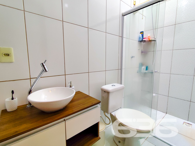 Charmoso Sobrado Geminado à Venda no Boehmerwald, Joinville/SC – Ideal para viver com conforto e praticidade!

Você está em busca do seu novo lar? Esta é sua oportunidade de adquirir um imóvel completo, acolhedor e com excelente custo-benefício na zona sul de Joinville, no bairro Boehmerwald– uma região que cresce constantemente e oferece toda infraestrutura que você e sua família merecem. Estuda permuta.

Localização privilegiada: rua tranquila, com proximidade de escolas, hospitais, transporte público, supermercados, e todos os serviços essenciais. A conexão de internet por fibra óptica já está instalada no imóvel.

Composição do imóvel:

2 dormitórios 
Banheiro social com ótimo acabamento + lavabo funcional no térreo;
Sala de estar integrada à copa e cozinha, proporcionando ambientes acolhedores e bem distribuídos;
Sacada no dormitório principal;
Garagem coberta com portão;
Área de serviço separada e bem equipada;

Não perca esta oportunidade de investir em um imóvel pronto para morar e em excelente localização. Agende sua visita com a equipe da 636 Negócios Imobiliários e venha se encantar com cada detalhe deste sobrado funcional, aconchegante e preparado para acolher novos sonhos.
 
636 NEGÓCIOS IMOBILIÁRIOS: A SUA MELHOR ESCOLHA
Com mais de 30 anos de experiência, a 636 Negócios Imobiliários é sua parceira ideal para encontrar o imóvel perfeito. Estamos prontos para ajudá-lo a fazer deste imóvel o seu novo lar.
 
Telefone: (47) 3451-0636
WhatsApp: (47) 99190-0636
 
Não perca esta oportunidade única. Visite nosso site para mais informações: i636.com.br