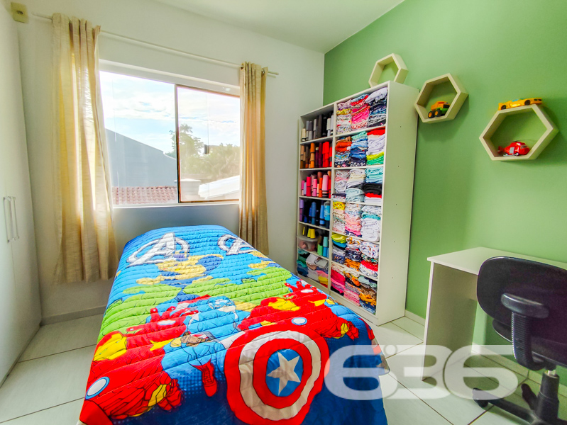 Charmoso Sobrado Geminado à Venda no Boehmerwald, Joinville/SC – Ideal para viver com conforto e praticidade!

Você está em busca do seu novo lar? Esta é sua oportunidade de adquirir um imóvel completo, acolhedor e com excelente custo-benefício na zona sul de Joinville, no bairro Boehmerwald– uma região que cresce constantemente e oferece toda infraestrutura que você e sua família merecem. Estuda permuta.

Localização privilegiada: rua tranquila, com proximidade de escolas, hospitais, transporte público, supermercados, e todos os serviços essenciais. A conexão de internet por fibra óptica já está instalada no imóvel.

Composição do imóvel:

2 dormitórios 
Banheiro social com ótimo acabamento + lavabo funcional no térreo;
Sala de estar integrada à copa e cozinha, proporcionando ambientes acolhedores e bem distribuídos;
Sacada no dormitório principal;
Garagem coberta com portão;
Área de serviço separada e bem equipada;

Não perca esta oportunidade de investir em um imóvel pronto para morar e em excelente localização. Agende sua visita com a equipe da 636 Negócios Imobiliários e venha se encantar com cada detalhe deste sobrado funcional, aconchegante e preparado para acolher novos sonhos.
 
636 NEGÓCIOS IMOBILIÁRIOS: A SUA MELHOR ESCOLHA
Com mais de 30 anos de experiência, a 636 Negócios Imobiliários é sua parceira ideal para encontrar o imóvel perfeito. Estamos prontos para ajudá-lo a fazer deste imóvel o seu novo lar.
 
Telefone: (47) 3451-0636
WhatsApp: (47) 99190-0636
 
Não perca esta oportunidade única. Visite nosso site para mais informações: i636.com.br