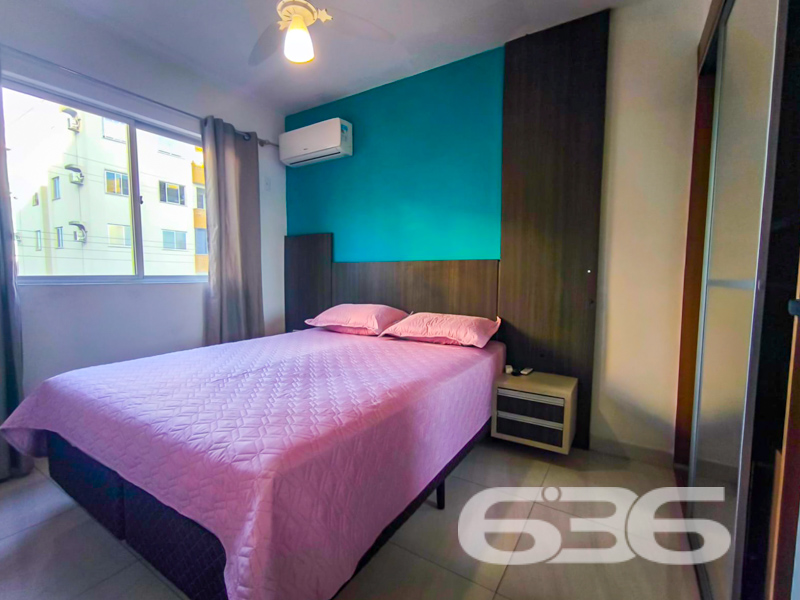 Seu novo lar no Costa e Silva: conforto, praticidade e localização estratégica em Joinville!

Este apartamento é a escolha perfeita para quem busca qualidade de vida, praticidade no dia a dia e excelente custo-benefício. Localizado no tradicional bairro Costa e Silva, em rua pavimentada e com fácil acesso às principais vias da cidade, este imóvel entrega tudo o que você procura para viver bem com a sua família.

Com 70 m² de área, o apartamento possui uma planta funcional e bem distribuída. São 3 dormitórios, sendo o principal com ar-condicionado e móveis sob medida. Um dos quartos foi transformado em closet, oferecendo versatilidade e organização. O ambiente social é integrado, conectando sala de estar, sala de jantar e a cozinha planejada — tudo com muita iluminação natural e ventilação cruzada, trazendo conforto térmico e charme ao espaço.

A sacada é um convite para os momentos de tranquilidade, enquanto a cozinha conta com móveis sob medida que permanecem no imóvel, agregando ainda mais valor à aquisição. 

O condomínio oferece infraestrutura completa: área de festas, piscina, quadra esportiva, gazebo e vigilância eletrônica, ideal para quem valoriza lazer e segurança. O apartamento conta com 1 vaga de garagem coberta, com possibilidade de uso de vagas rotativas no pátio interno.

Permite animais, está perto de escolas, hospitais, supermercados, shopping e transporte público. Tudo isso em um bairro valorizado e em constante desenvolvimento.

Não perca essa oportunidade! Agende sua visita com um dos nossos corretores da 636 Negócios Imobiliários e venha conhecer de perto esse excelente imóvel!
 
636 NEGÓCIOS IMOBILIÁRIOS: A SUA MELHOR ESCOLHA
Com mais de 30 anos de experiência, a 636 Negócios Imobiliários é sua parceira ideal para encontrar o imóvel perfeito. Estamos prontos para ajudá-lo a fazer deste imóvel o seu novo lar.
 
Telefone: (47) 3451-0636
WhatsApp: (47) 99190-0636
 
Não perca esta oportunidade única. Visite nosso site para mais informações: i636.com.br