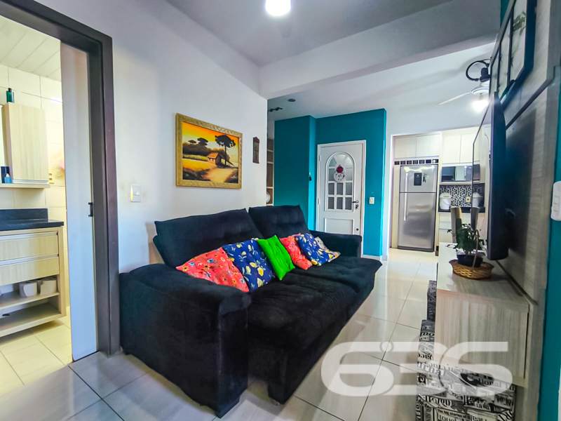 Seu novo lar no Costa e Silva: conforto, praticidade e localização estratégica em Joinville!

Este apartamento é a escolha perfeita para quem busca qualidade de vida, praticidade no dia a dia e excelente custo-benefício. Localizado no tradicional bairro Costa e Silva, em rua pavimentada e com fácil acesso às principais vias da cidade, este imóvel entrega tudo o que você procura para viver bem com a sua família.

Com 70 m² de área, o apartamento possui uma planta funcional e bem distribuída. São 3 dormitórios, sendo o principal com ar-condicionado e móveis sob medida. Um dos quartos foi transformado em closet, oferecendo versatilidade e organização. O ambiente social é integrado, conectando sala de estar, sala de jantar e a cozinha planejada — tudo com muita iluminação natural e ventilação cruzada, trazendo conforto térmico e charme ao espaço.

A sacada é um convite para os momentos de tranquilidade, enquanto a cozinha conta com móveis sob medida que permanecem no imóvel, agregando ainda mais valor à aquisição. 

O condomínio oferece infraestrutura completa: área de festas, piscina, quadra esportiva, gazebo e vigilância eletrônica, ideal para quem valoriza lazer e segurança. O apartamento conta com 1 vaga de garagem coberta, com possibilidade de uso de vagas rotativas no pátio interno.

Permite animais, está perto de escolas, hospitais, supermercados, shopping e transporte público. Tudo isso em um bairro valorizado e em constante desenvolvimento.

Não perca essa oportunidade! Agende sua visita com um dos nossos corretores da 636 Negócios Imobiliários e venha conhecer de perto esse excelente imóvel!
 
636 NEGÓCIOS IMOBILIÁRIOS: A SUA MELHOR ESCOLHA
Com mais de 30 anos de experiência, a 636 Negócios Imobiliários é sua parceira ideal para encontrar o imóvel perfeito. Estamos prontos para ajudá-lo a fazer deste imóvel o seu novo lar.
 
Telefone: (47) 3451-0636
WhatsApp: (47) 99190-0636
 
Não perca esta oportunidade única. Visite nosso site para mais informações: i636.com.br