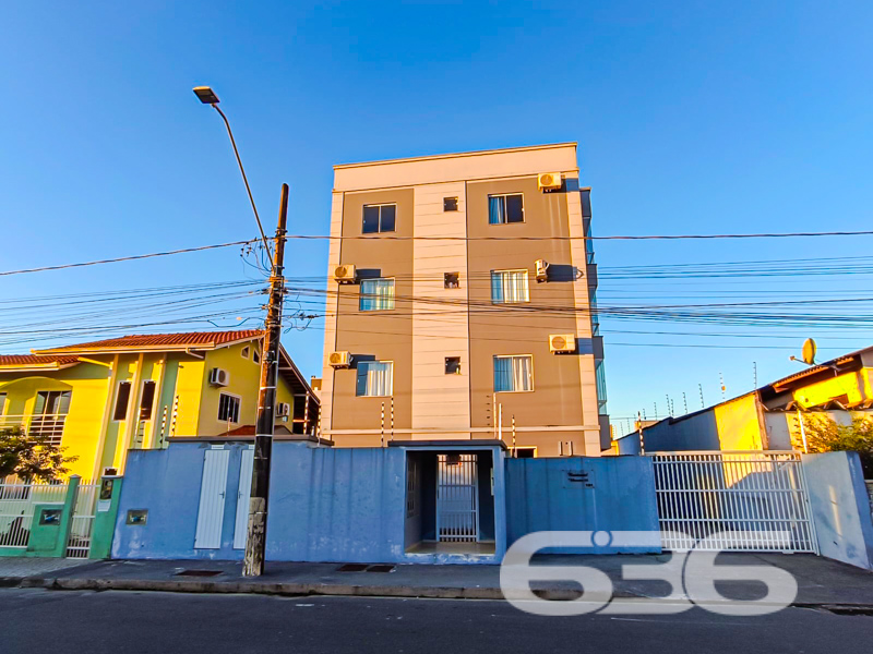 Apartamento à venda no Comasa em Joinville/SC | Porteira fechada, pronto para morar!
Se você está em busca de um apartamento pronto para morar, com excelente aproveitamento de espaço, localização estratégica e total segurança, esta é a sua oportunidade! Localizado em uma charmosa esquina no bairro Comasa, em Joinville/SC, este imóvel vai surpreender você.
Com 75,22m² de área, esta unidade oferece uma composição inteligente e funcional. São 2 dormitórios aconchegantes, sala de estar integrada à copa e cozinha planejada, banheiro social com ventilação natural, sacada com churrasqueira privativa e proteção com tela de segurança — ideal para quem tem crianças ou pets.
O apartamento será vendido mobiliado (porteira fechada), com móveis de cozinha, eletrodomésticos, sofá, mesa de jantar, armários e demais itens que garantem conforto e praticidade desde o primeiro dia.
O condomínio oferece garagem coberta, portão eletrônico, sistema de interfone e está totalmente murado, proporcionando mais segurança aos moradores. A conexão por fibra óptica assegura internet rápida para quem trabalha ou estuda em casa.
A localização também é um dos grandes diferenciais: rua pavimentada, próxima a transporte público, escolas, supermercados, hospitais, shopping center e vias de acesso que facilitam a mobilidade para todas as regiões da cidade.
* Bairro Comasa – Joinville/SC
* 75,22m² | 2 dormitórios | 1 vaga de garagem coberta
* 100% mobiliado | Sacada com churrasqueira
* Garagem coberta | Segurança e localização privilegiada
Entre em contato com a 636 Negócios Imobiliários e agende sua visita. São mais de 30 anos de tradição e excelência em mediação imobiliária. A sua nova história começa aqui.
636 NEGÓCIOS IMOBILIÁRIOS: A SUA MELHOR ESCOLHA
Com mais de 30 anos de experiência, a 636 Negócios Imobiliários é sua parceira ideal para encontrar o imóvel perfeito. Estamos prontos para ajudá-lo a fazer deste imóvel o seu novo lar.
Telefone: (47) 3451-0636
WhatsApp: (47) 99190-0636
Não perca esta oportunidade única. Visite nosso site para mais informações: i636.com.br