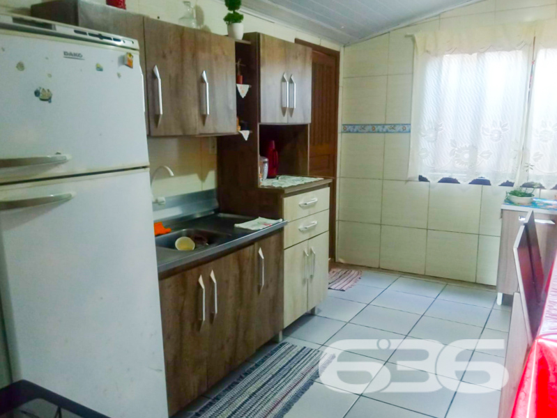 Já Pensou em Ter a Casa dos Seus Sonhos em Balneário Barra do Sul?

Se você está em busca de tranquilidade e um ambiente acolhedor para morar, este imóvel é o que você precisa! Localizado na charmosa região da Costeira, em Balneário Barra do Sul, Santa Catarina, você encontrará o equilíbrio perfeito entre conforto e qualidade de vida.

Composição Interna:
Com 2 dormitórios cômodos e bem distribuídos, esta residência atende às necessidades de quem busca espaço e conforto. A sala de estar e a sala de jantar oferecem um espaço integrado ideal para unir a família e amigos com muito acolhimento. O banheiro é bem localizado, permitindo praticidade no dia a dia. À disposição, uma área de serviço funcional. A varanda com suporte para redes ainda convida você a momentos de relaxamento e bem-estar.

Benefícios Adicionais:
O imóvel é perfeito para quem possui pets, garantindo que seus amigos de quatro patas também tenham um espaço seguro e agradável para viver. Todo murado, o imóvel também oferece segurança e privacidade. Importante destacar a proximidade com vias de acesso, transporte público, além de escolas e serviços públicos essenciais. O fácil acesso a essas comodidades faz deste imóvel uma excelente escolha para famílias.

Sua Nova Casa Aguarda por Você!
Se interessou pelo imóvel? Não espere mais! Esta é uma oportunidade única de adquirir um espaço confortável e funcional na bela cidade de Balneário Barra do Sul. 

Fale conosco:
Com mais de 30 anos de experiência no mercado, a 636 Negócios Imobiliários é a sua melhor escolha para realizar o sonho do imóvel próprio. Nossa equipe está pronta para auxiliá-lo em todas as etapas para que esta casa se torne o seu novo lar! 

A sua casa dos sonhos está a um passo, e nós estamos aqui para ajudá-lo a conquistá-la! Não perca essa oportunidade imperdível.
 
636 NEGÓCIOS IMOBILIÁRIOS: A SUA MELHOR ESCOLHA
Com mais de 30 anos de experiência, a 636 Negócios Imobiliários é sua parceira ideal para encontrar o imóvel perfeito. Estamos prontos para ajudá-lo a fazer deste imóvel o seu novo lar.
 
Telefone: (47) 3451-0636
WhatsApp: (47) 99190-0636
 
Não perca esta oportunidade única. Visite nosso site para mais informações: i636.com.br