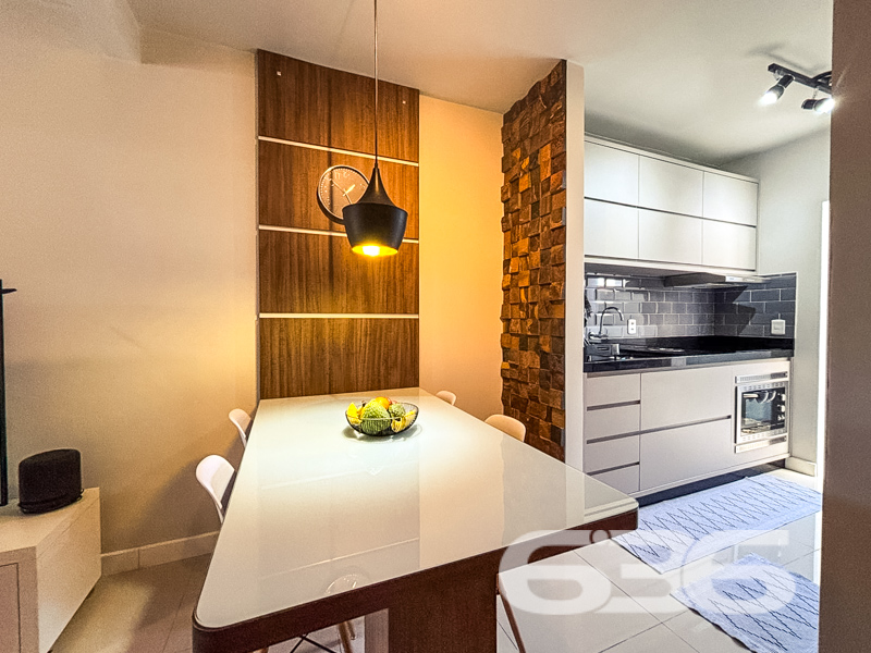 Surpreenda-se com este charmoso sobrado geminado à venda no bairro Guanabara, em Joinville/SC! Um lar planejado nos mínimos detalhes para quem busca praticidade, conforto e estilo em cada ambiente.

Com 61,19m² de área, esta residência oferece ambientes bem distribuídos em um projeto contemporâneo que valoriza cada metro quadrado. No térreo, você é recebido por uma sala de estar aconchegante e integrada à área de jantar, com iluminação moderna e um toque de sofisticação na parede em destaque.

No piso superior, dois dormitórios bem ventilados e iluminados garantem o conforto da família, além de um banheiro social com acabamento moderno.

Localizado em rua pavimentada, este imóvel está próximo a shoppings, escolas, hospitais, transporte público e diversos serviços essenciais. E o melhor: aceita animais de estimação e já conta com conexão por fibra ótica!

Bairro Guanabara – um dos mais estratégicos de Joinville, com excelente infraestrutura e fácil acesso às demais regiões da cidade.

Agende agora sua visita com a 636 Negócios Imobiliários e encante-se com o seu novo lar. Porque viver bem é uma escolha – e você merece o melhor!
 
636 NEGÓCIOS IMOBILIÁRIOS: A SUA MELHOR ESCOLHA
Com mais de 30 anos de experiência, a 636 Negócios Imobiliários é sua parceira ideal para encontrar o imóvel perfeito. Estamos prontos para ajudá-lo a fazer deste imóvel o seu novo lar.
 
Telefone: (47) 3451-0636
WhatsApp: (47) 99190-0636
 
Não perca esta oportunidade única. Visite nosso site para mais informações: i636.com.br