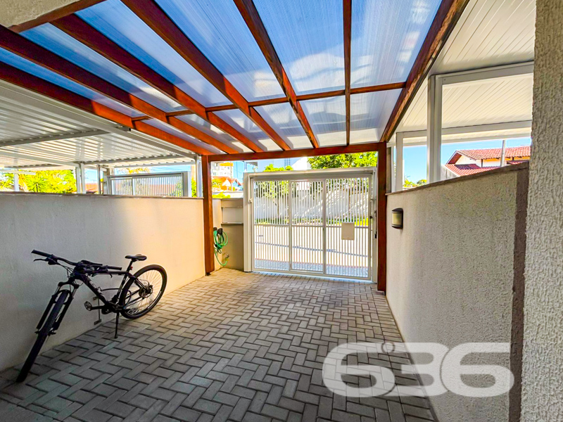 Surpreenda-se com este charmoso sobrado geminado à venda no bairro Guanabara, em Joinville/SC! Um lar planejado nos mínimos detalhes para quem busca praticidade, conforto e estilo em cada ambiente.

Com 61,19m² de área, esta residência oferece ambientes bem distribuídos em um projeto contemporâneo que valoriza cada metro quadrado. No térreo, você é recebido por uma sala de estar aconchegante e integrada à área de jantar, com iluminação moderna e um toque de sofisticação na parede em destaque.

No piso superior, dois dormitórios bem ventilados e iluminados garantem o conforto da família, além de um banheiro social com acabamento moderno.

Localizado em rua pavimentada, este imóvel está próximo a shoppings, escolas, hospitais, transporte público e diversos serviços essenciais. E o melhor: aceita animais de estimação e já conta com conexão por fibra ótica!

Bairro Guanabara – um dos mais estratégicos de Joinville, com excelente infraestrutura e fácil acesso às demais regiões da cidade.

Agende agora sua visita com a 636 Negócios Imobiliários e encante-se com o seu novo lar. Porque viver bem é uma escolha – e você merece o melhor!
 
636 NEGÓCIOS IMOBILIÁRIOS: A SUA MELHOR ESCOLHA
Com mais de 30 anos de experiência, a 636 Negócios Imobiliários é sua parceira ideal para encontrar o imóvel perfeito. Estamos prontos para ajudá-lo a fazer deste imóvel o seu novo lar.
 
Telefone: (47) 3451-0636
WhatsApp: (47) 99190-0636
 
Não perca esta oportunidade única. Visite nosso site para mais informações: i636.com.br
