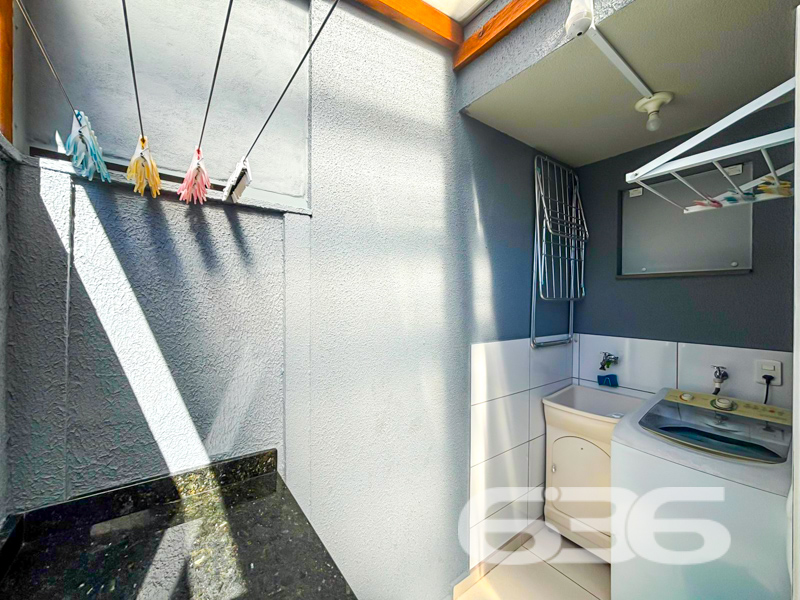 Surpreenda-se com este charmoso sobrado geminado à venda no bairro Guanabara, em Joinville/SC! Um lar planejado nos mínimos detalhes para quem busca praticidade, conforto e estilo em cada ambiente.

Com 61,19m² de área, esta residência oferece ambientes bem distribuídos em um projeto contemporâneo que valoriza cada metro quadrado. No térreo, você é recebido por uma sala de estar aconchegante e integrada à área de jantar, com iluminação moderna e um toque de sofisticação na parede em destaque.

No piso superior, dois dormitórios bem ventilados e iluminados garantem o conforto da família, além de um banheiro social com acabamento moderno.

Localizado em rua pavimentada, este imóvel está próximo a shoppings, escolas, hospitais, transporte público e diversos serviços essenciais. E o melhor: aceita animais de estimação e já conta com conexão por fibra ótica!

Bairro Guanabara – um dos mais estratégicos de Joinville, com excelente infraestrutura e fácil acesso às demais regiões da cidade.

Agende agora sua visita com a 636 Negócios Imobiliários e encante-se com o seu novo lar. Porque viver bem é uma escolha – e você merece o melhor!
 
636 NEGÓCIOS IMOBILIÁRIOS: A SUA MELHOR ESCOLHA
Com mais de 30 anos de experiência, a 636 Negócios Imobiliários é sua parceira ideal para encontrar o imóvel perfeito. Estamos prontos para ajudá-lo a fazer deste imóvel o seu novo lar.
 
Telefone: (47) 3451-0636
WhatsApp: (47) 99190-0636
 
Não perca esta oportunidade única. Visite nosso site para mais informações: i636.com.br