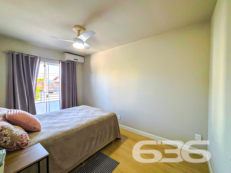 Surpreenda-se com este charmoso sobrado geminado à venda no bairro Guanabara, em Joinville/SC! Um lar planejado nos mínimos detalhes para quem busca praticidade, conforto e estilo em cada ambiente.

Com 61,19m² de área, esta residência oferece ambientes bem distribuídos em um projeto contemporâneo que valoriza cada metro quadrado. No térreo, você é recebido por uma sala de estar aconchegante e integrada à área de jantar, com iluminação moderna e um toque de sofisticação na parede em destaque.

No piso superior, dois dormitórios bem ventilados e iluminados garantem o conforto da família, além de um banheiro social com acabamento moderno.

Localizado em rua pavimentada, este imóvel está próximo a shoppings, escolas, hospitais, transporte público e diversos serviços essenciais. E o melhor: aceita animais de estimação e já conta com conexão por fibra ótica!

Bairro Guanabara – um dos mais estratégicos de Joinville, com excelente infraestrutura e fácil acesso às demais regiões da cidade.

Agende agora sua visita com a 636 Negócios Imobiliários e encante-se com o seu novo lar. Porque viver bem é uma escolha – e você merece o melhor!
 
636 NEGÓCIOS IMOBILIÁRIOS: A SUA MELHOR ESCOLHA
Com mais de 30 anos de experiência, a 636 Negócios Imobiliários é sua parceira ideal para encontrar o imóvel perfeito. Estamos prontos para ajudá-lo a fazer deste imóvel o seu novo lar.
 
Telefone: (47) 3451-0636
WhatsApp: (47) 99190-0636
 
Não perca esta oportunidade única. Visite nosso site para mais informações: i636.com.br