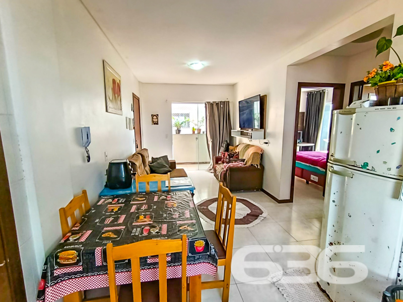 Se você está em busca de qualidade de vida e praticidade, esta é a oportunidade perfeita para realizar seu sonho de ter um lar em Joinville! Apresentamos um encantador apartamento à venda no bairro Comasa, oferecendo toda a modernidade e conforto necessários para você e sua família. Este imóvel, com uma área construída de 67,98 m², é a escolha ideal para quem deseja viver em um espaço acolhedor, funcional e bem localizado.
Situado em uma rua pavimentada e com acesso fácil às principais vias e transportes públicos, este apartamento destaca-se por sua comodidade e proximidade de serviços essenciais, como escolas, hospitais e comércio em geral. Além disso, está a apenas um passo de um dos bairros mais dinâmicos de Joinville, garantindo que você e sua família tenham tudo que precisam ao alcance de suas mãos.
Ao adentrar este imóvel, você será recebido por uma sala de estar integrada à sala de jantar, proporcionando um ambiente sofisticado e acolhedor para receber amigos e familiares. A cozinha é um convite à preparação de deliciosas refeições. Este apartamento também dispõe de dois dormitórios bem iluminados, perfeitos para criar um espaço de descanso e tranquilidade.
A área externa é um destaque à parte! Aqui, você encontrará uma sacada charmosa e uma churrasqueira, ideal para desfrutar de momentos de lazer e descontração. O imóvel é totalmente murado, garantindo a segurança e privacidade que você e sua família merecem. E para completar, conta com uma garagem coberta, portão eletrônico e a conveniência de conexão com internet por fibra.
A vida no Comasa oferece a combinação ideal de paz e conveniência urbana. Permite animais, o que é perfeito para os amantes de pets que desejam morar em um espaço que acolha todos os membros da família, inclusive os de quatro patas.
Não deixe passar esta oportunidade única de viver bem em Joinville.
636 NEGÓCIOS IMOBILIÁRIOS: A SUA MELHOR ESCOLHA
Com mais de 30 anos de experiência, a 636 Negócios Imobiliários é sua parceira ideal para encontrar o imóvel perfeito. Estamos prontos para ajudá-lo a fazer deste imóvel o seu novo lar.
Telefone: (47) 3451-0636
WhatsApp: (47) 99190-0636
Não perca esta oportunidade única. Visite nosso site para mais informações: i636.com.br