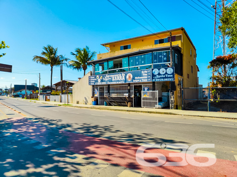 Sobrado residencial e comercial à venda no Centro,